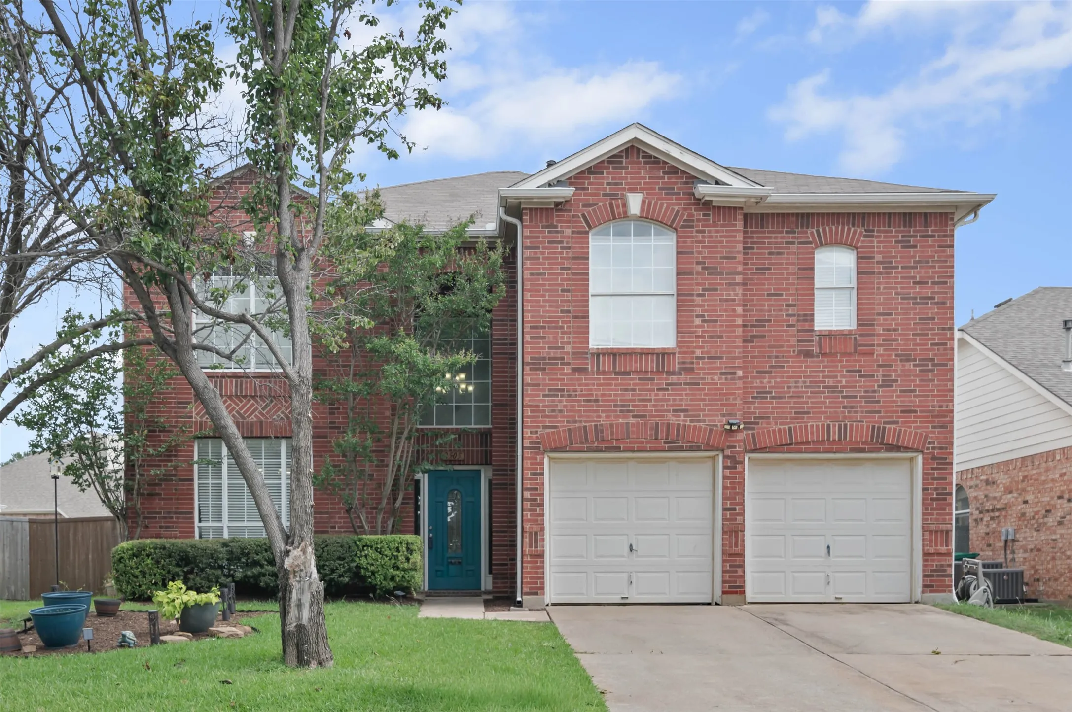 Welcome Home to 2505 Champlain Ln