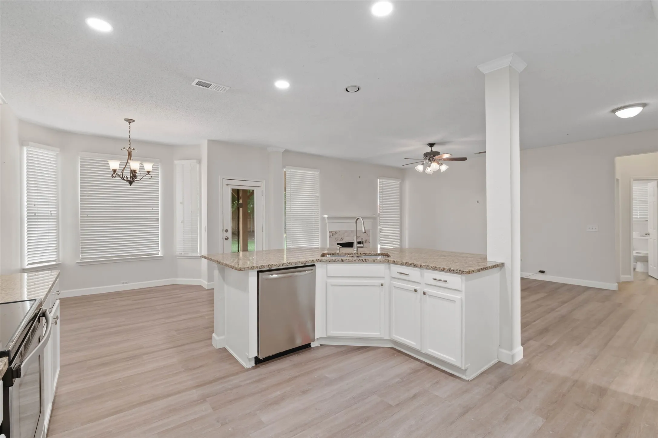 Single Family Residence For Sale in Denton County , 2505 Champlain Lane, Denton, Texas 76210, 5 Bedroom, 3 Bathroom, 2 Garage spaces, 2,591 Sqft, built in 1999, mls#21294996, Real Estate Agent in Denton, Homes For Sale in Denton county, Homes For Sale in Denton, Realtor in Denton Texas, Real Estate Brokerage Independent Realty Texas, Luminita Cordes Realtor