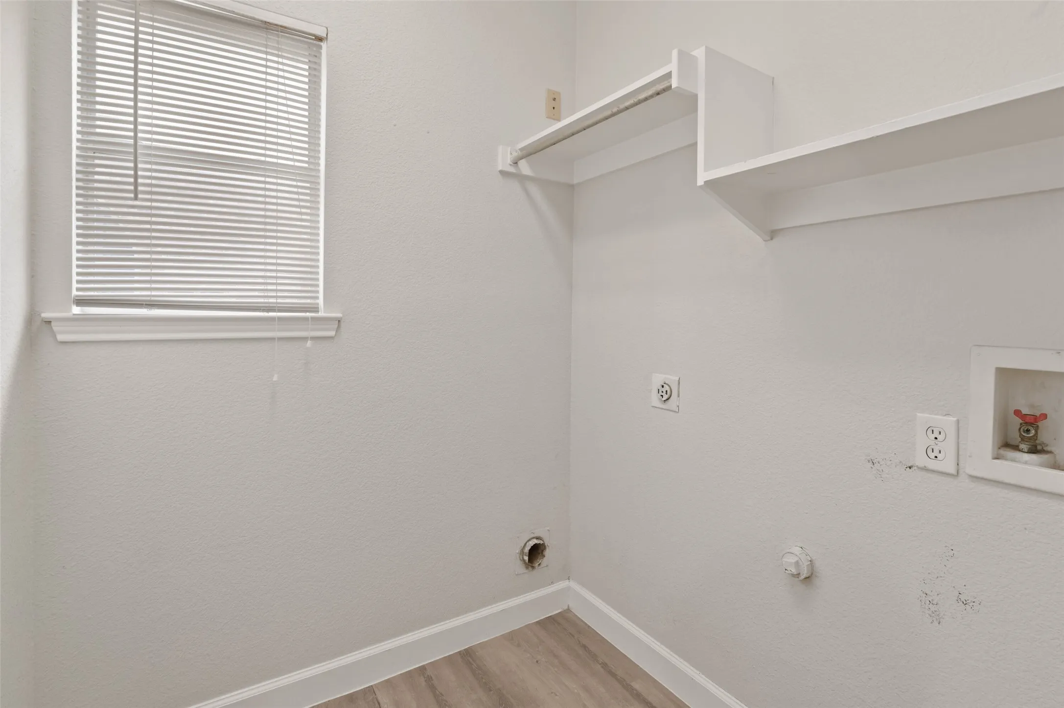 Single Family Residence For Sale in Denton County , 2505 Champlain Lane, Denton, Texas 76210, 5 Bedroom, 3 Bathroom, 2 Garage spaces, 2,591 Sqft, built in 1999, mls#21294996, Real Estate Agent in Denton, Homes For Sale in Denton county, Homes For Sale in Denton, Realtor in Denton Texas, Real Estate Brokerage Independent Realty Texas, Luminita Cordes Realtor