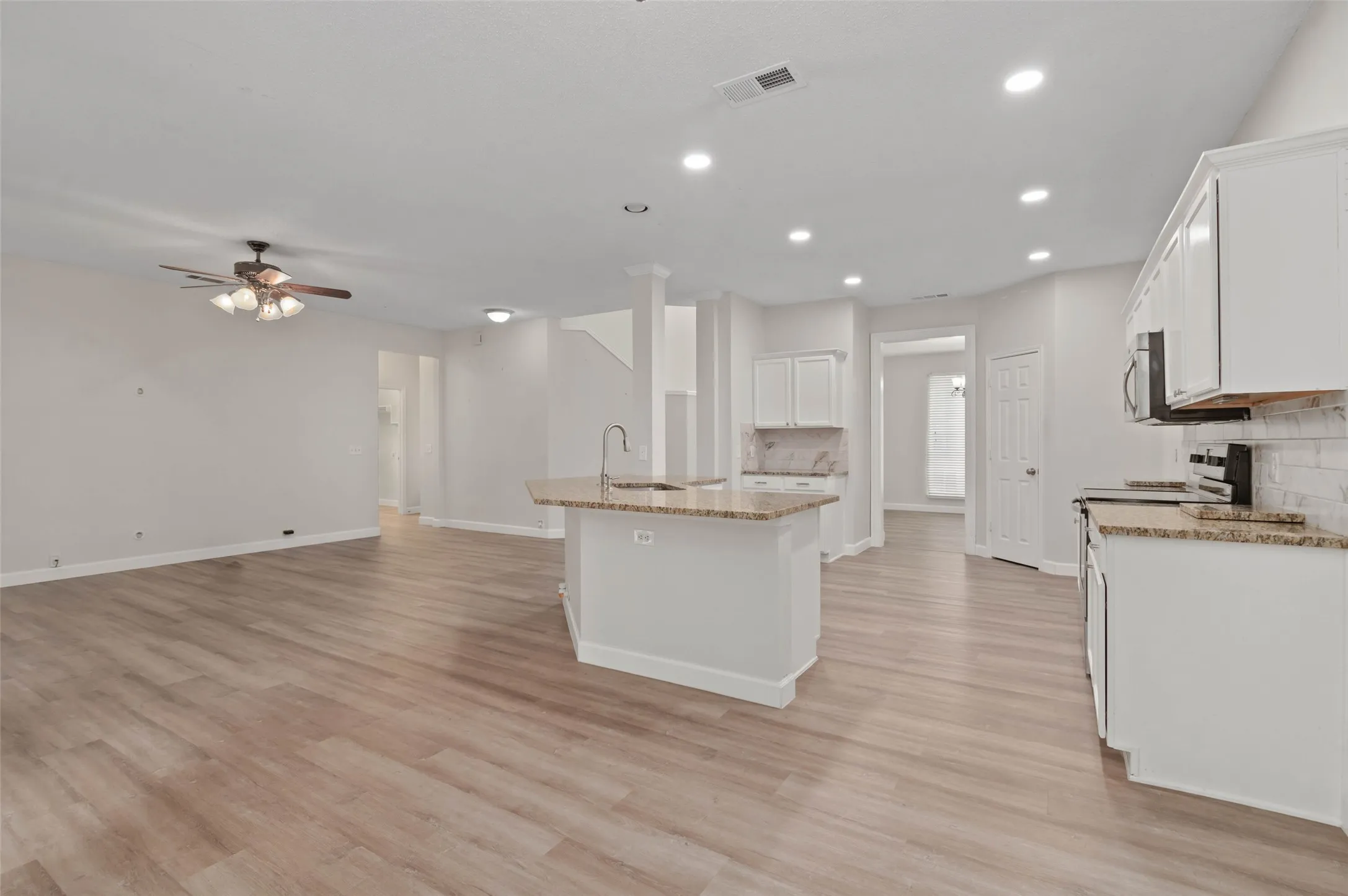 Single Family Residence For Sale in Denton County , 2505 Champlain Lane, Denton, Texas 76210, 5 Bedroom, 3 Bathroom, 2 Garage spaces, 2,591 Sqft, built in 1999, mls#21294996, Real Estate Agent in Denton, Homes For Sale in Denton county, Homes For Sale in Denton, Realtor in Denton Texas, Real Estate Brokerage Independent Realty Texas, Luminita Cordes Realtor