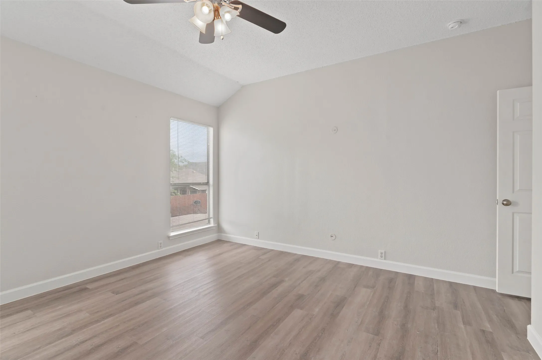 Single Family Residence For Sale in Denton County , 2505 Champlain Lane, Denton, Texas 76210, 5 Bedroom, 3 Bathroom, 2 Garage spaces, 2,591 Sqft, built in 1999, mls#21294996, Real Estate Agent in Denton, Homes For Sale in Denton county, Homes For Sale in Denton, Realtor in Denton Texas, Real Estate Brokerage Independent Realty Texas, Luminita Cordes Realtor