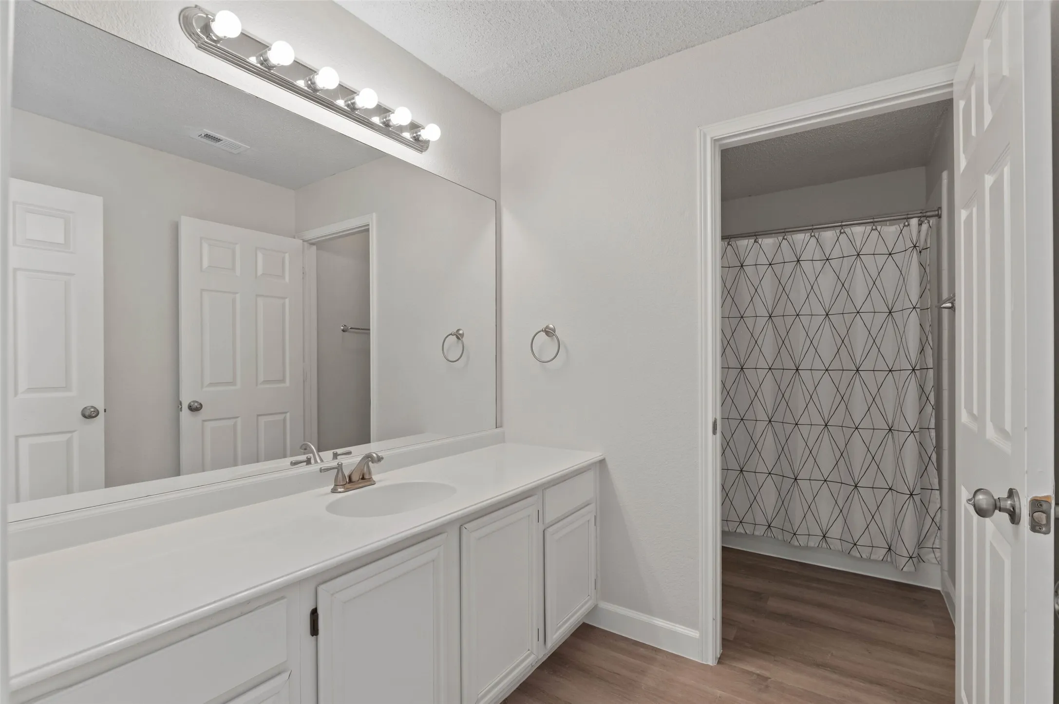 Upstairs secondary bathroom