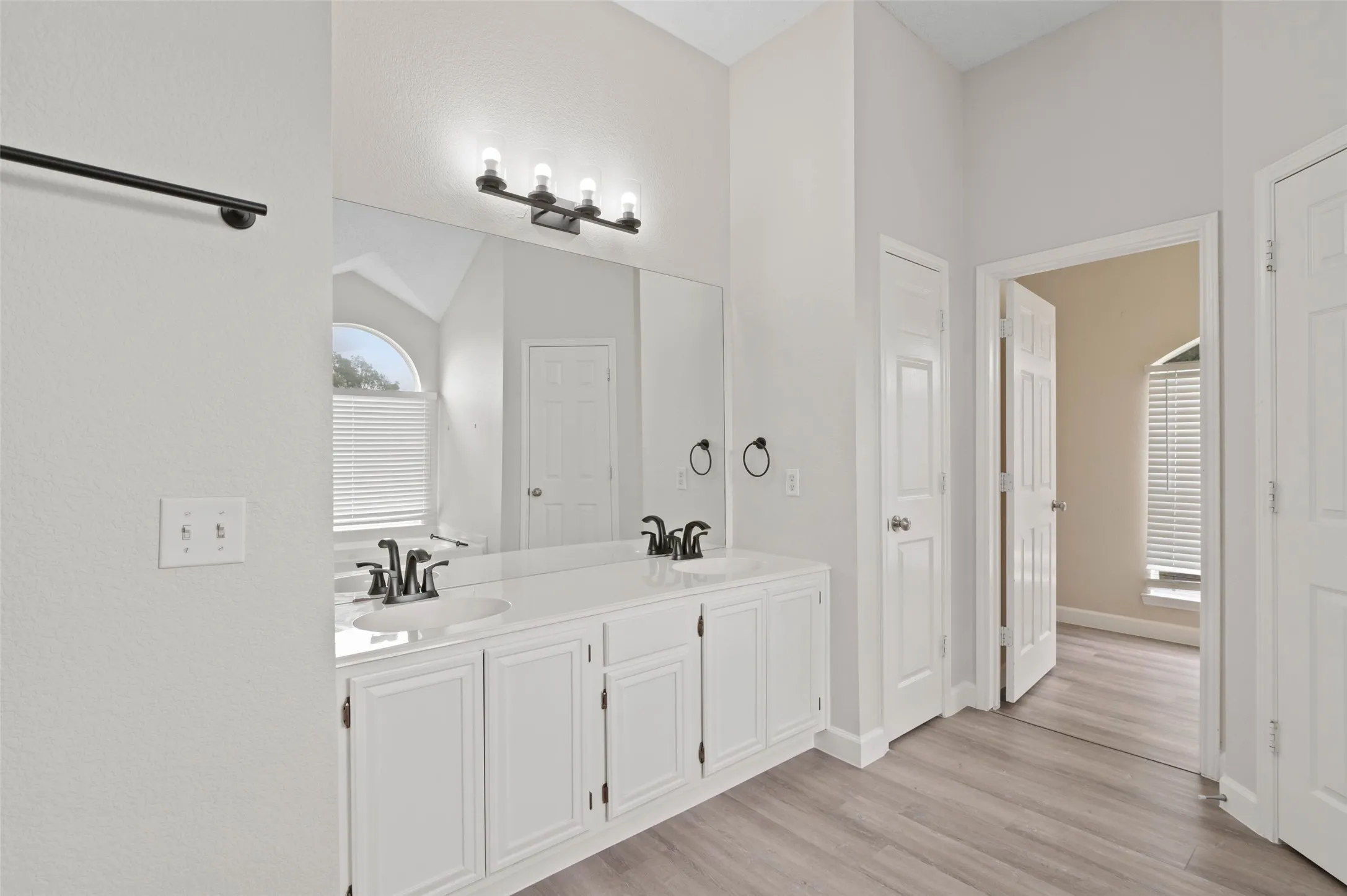 Single Family Residence For Sale in Denton County , 2505 Champlain Lane, Denton, Texas 76210, 5 Bedroom, 3 Bathroom, 2 Garage spaces, 2,591 Sqft, built in 1999, mls#21294996, Real Estate Agent in Denton, Homes For Sale in Denton county, Homes For Sale in Denton, Realtor in Denton Texas, Real Estate Brokerage Independent Realty Texas, Luminita Cordes Realtor