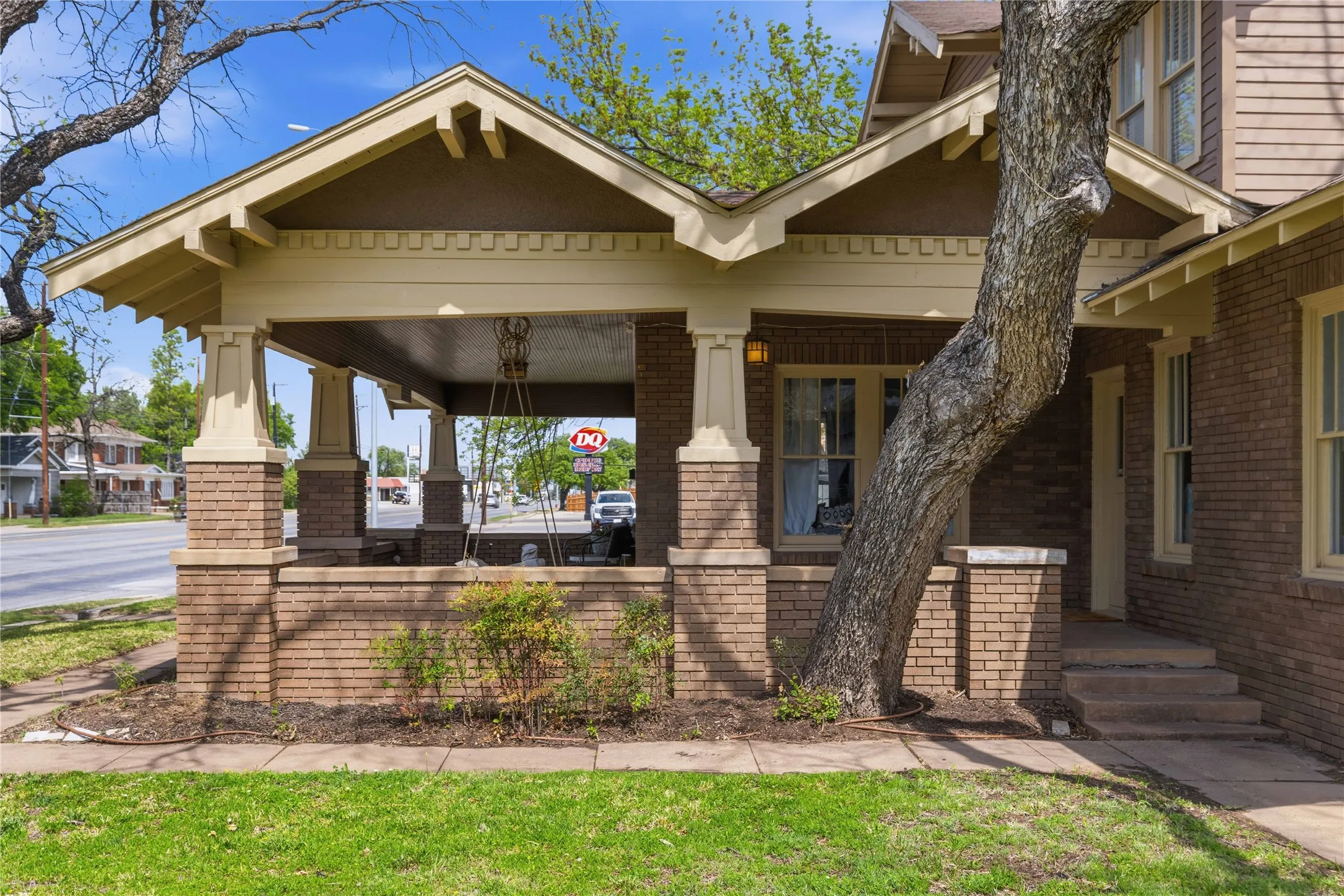 Office For Sale in Brown County , 1700 Austin Avenue, Brownwood, Texas 76801, 0, 0, Garage spaces, 2,975 Sqft, built in 1914, mls#21278744, Real Estate Agent in Brownwood, Homes For Sale in Brown county, Homes For Sale in Brownwood, Realtor in Brownwood Texas, Real Estate Brokerage Independent Realty Texas, Luminita Cordes Realtor