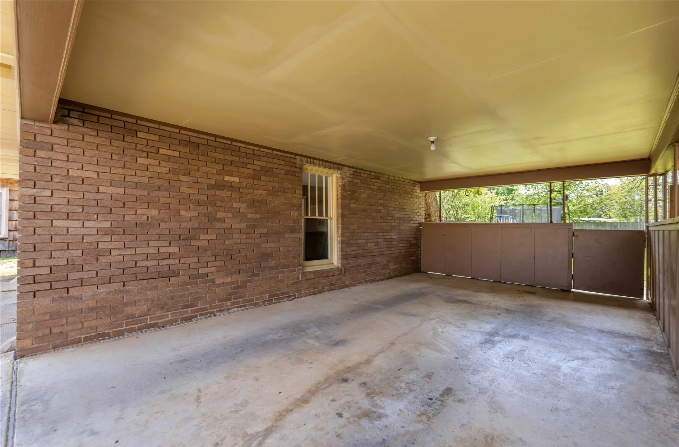 Office For Sale in Brown County , 1700 Austin Avenue, Brownwood, Texas 76801, 0, 0, Garage spaces, 2,975 Sqft, built in 1914, mls#21278744, Real Estate Agent in Brownwood, Homes For Sale in Brown county, Homes For Sale in Brownwood, Realtor in Brownwood Texas, Real Estate Brokerage Independent Realty Texas, Luminita Cordes Realtor