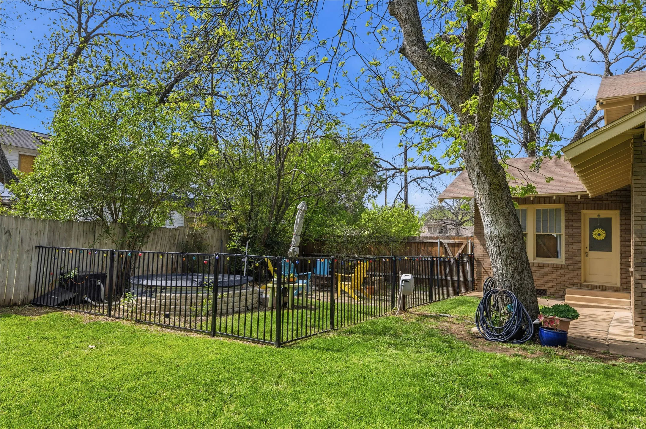 Office For Sale in Brown County , 1700 Austin Avenue, Brownwood, Texas 76801, 0, 0, Garage spaces, 2,975 Sqft, built in 1914, mls#21278744, Real Estate Agent in Brownwood, Homes For Sale in Brown county, Homes For Sale in Brownwood, Realtor in Brownwood Texas, Real Estate Brokerage Independent Realty Texas, Luminita Cordes Realtor