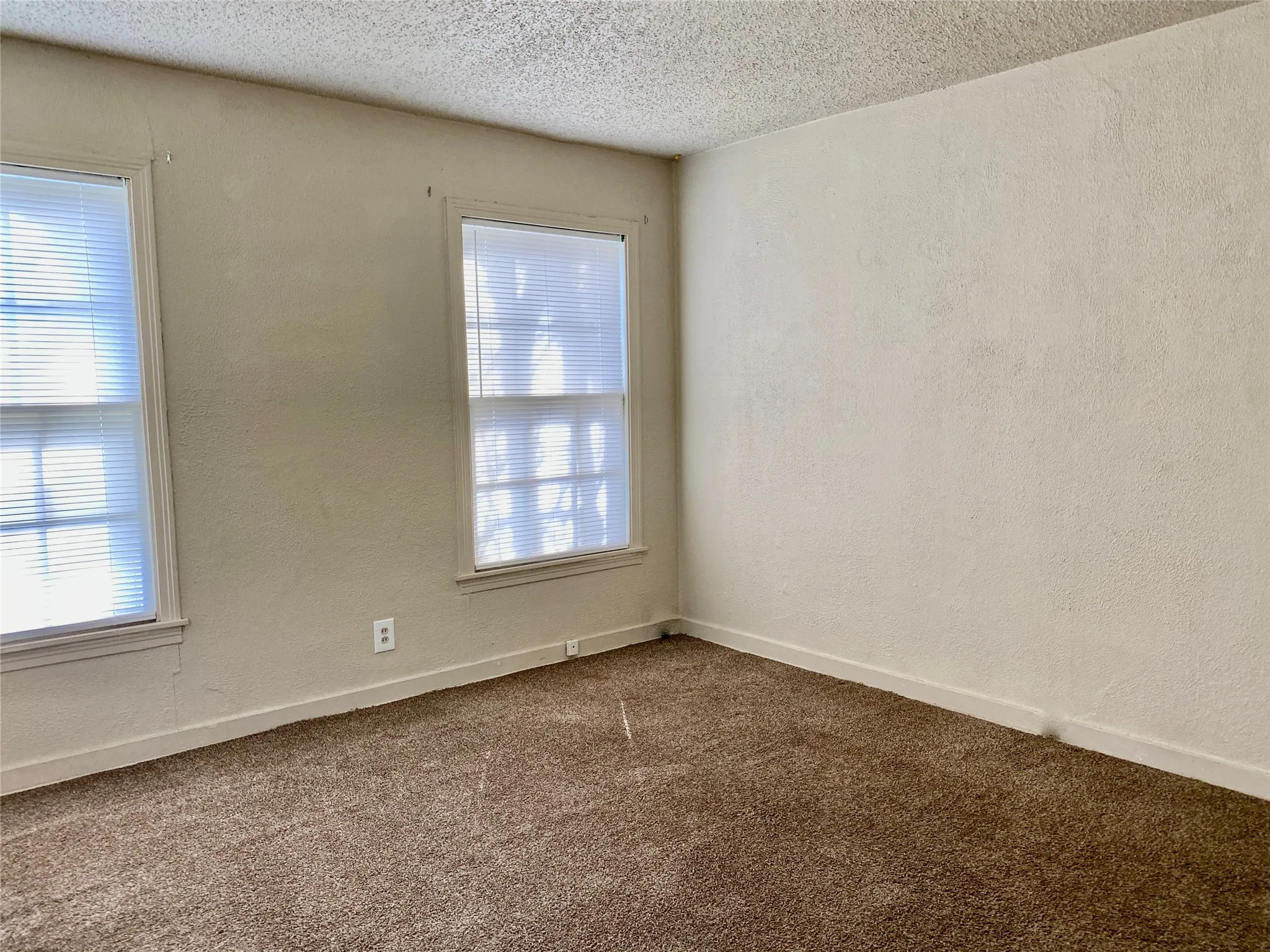 Single Family Residence For Rent in Taylor County , 3241 S 11th Street, Abilene, Texas 79605, 2 Bedrooms, 1 Bathroom, 1 Garage spaces, 918 Sqft, built in 1947, Price $1,495, mls#21293391, Real Estate Agent in Abilene, Homes For Rent in Taylor county, Homes For Rent in Abilene, Realtor in Abilene Texas, Real Estate Brokerage Independent Realty Texas, Luminita Cordes Realtor