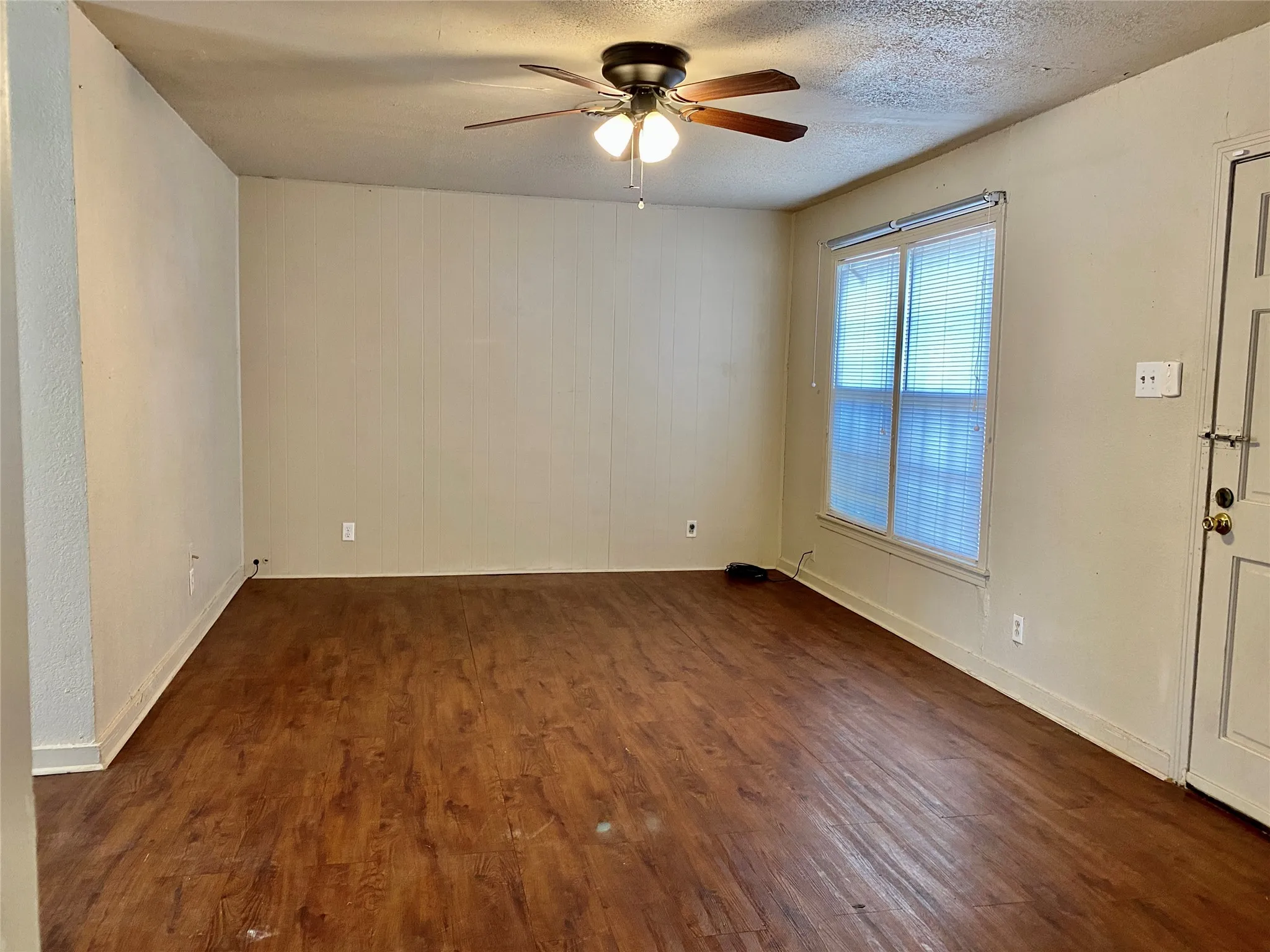 Single Family Residence For Rent in Taylor County , 3241 S 11th Street, Abilene, Texas 79605, 2 Bedrooms, 1 Bathroom, 1 Garage spaces, 918 Sqft, built in 1947, Price $1,495, mls#21293391, Real Estate Agent in Abilene, Homes For Rent in Taylor county, Homes For Rent in Abilene, Realtor in Abilene Texas, Real Estate Brokerage Independent Realty Texas, Luminita Cordes Realtor