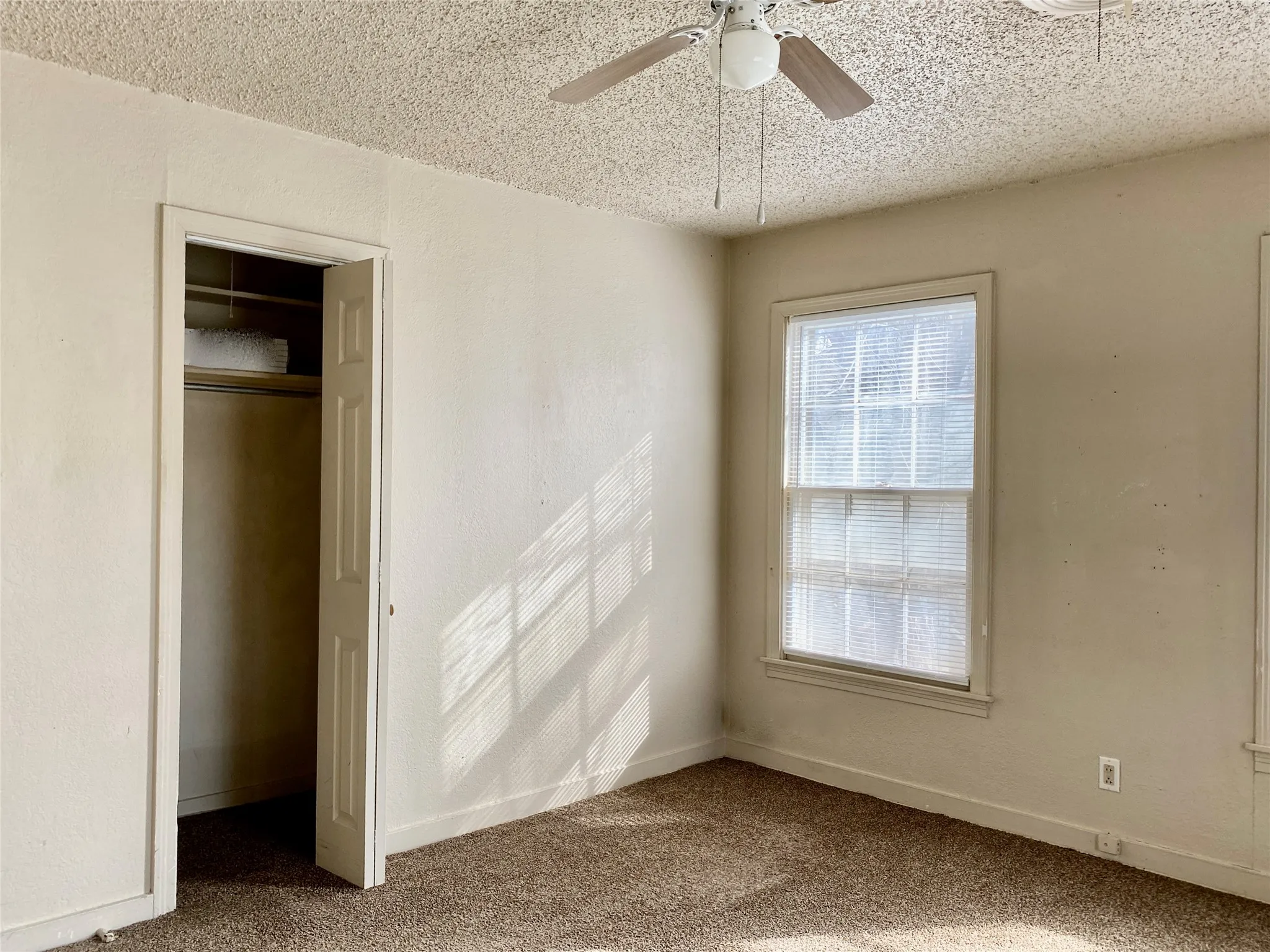 Single Family Residence For Rent in Taylor County , 3241 S 11th Street, Abilene, Texas 79605, 2 Bedrooms, 1 Bathroom, 1 Garage spaces, 918 Sqft, built in 1947, Price $1,495, mls#21293391, Real Estate Agent in Abilene, Homes For Rent in Taylor county, Homes For Rent in Abilene, Realtor in Abilene Texas, Real Estate Brokerage Independent Realty Texas, Luminita Cordes Realtor