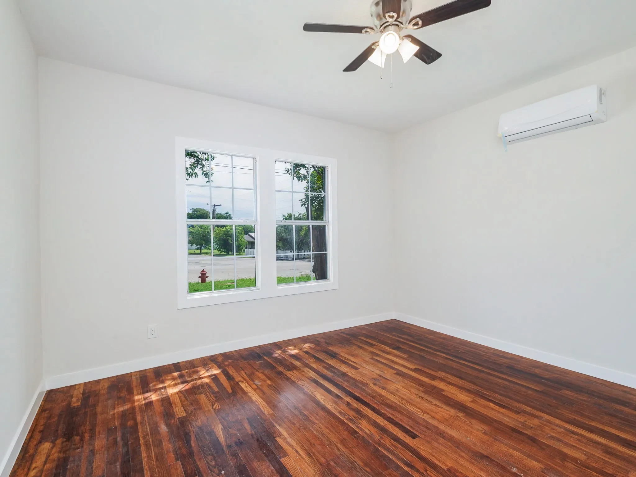 Single Family Residence For Sale in Brown County , 1617 6th Street, Brownwood, Texas 76801, 4 Bedroom, 2 Bathroom, Garage spaces, 2,048 Sqft, built in 0, mls#21295180, Real Estate Agent in Brownwood, Homes For Sale in Brown county, Homes For Sale in Brownwood, Realtor in Brownwood Texas, Real Estate Brokerage Independent Realty Texas, Luminita Cordes Realtor