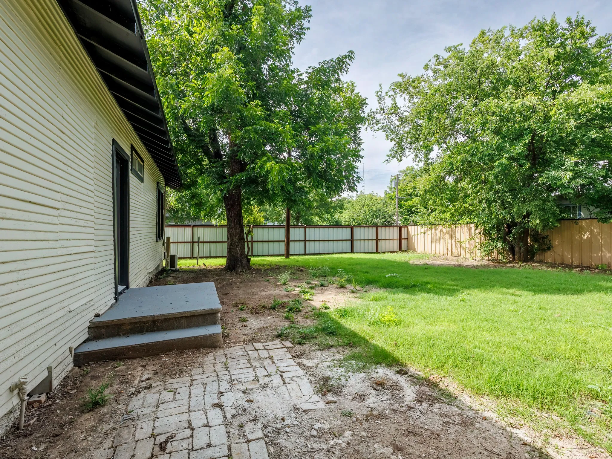 Single Family Residence For Sale in Brown County , 1617 6th Street, Brownwood, Texas 76801, 4 Bedroom, 2 Bathroom, Garage spaces, 2,048 Sqft, built in 0, mls#21295180, Real Estate Agent in Brownwood, Homes For Sale in Brown county, Homes For Sale in Brownwood, Realtor in Brownwood Texas, Real Estate Brokerage Independent Realty Texas, Luminita Cordes Realtor