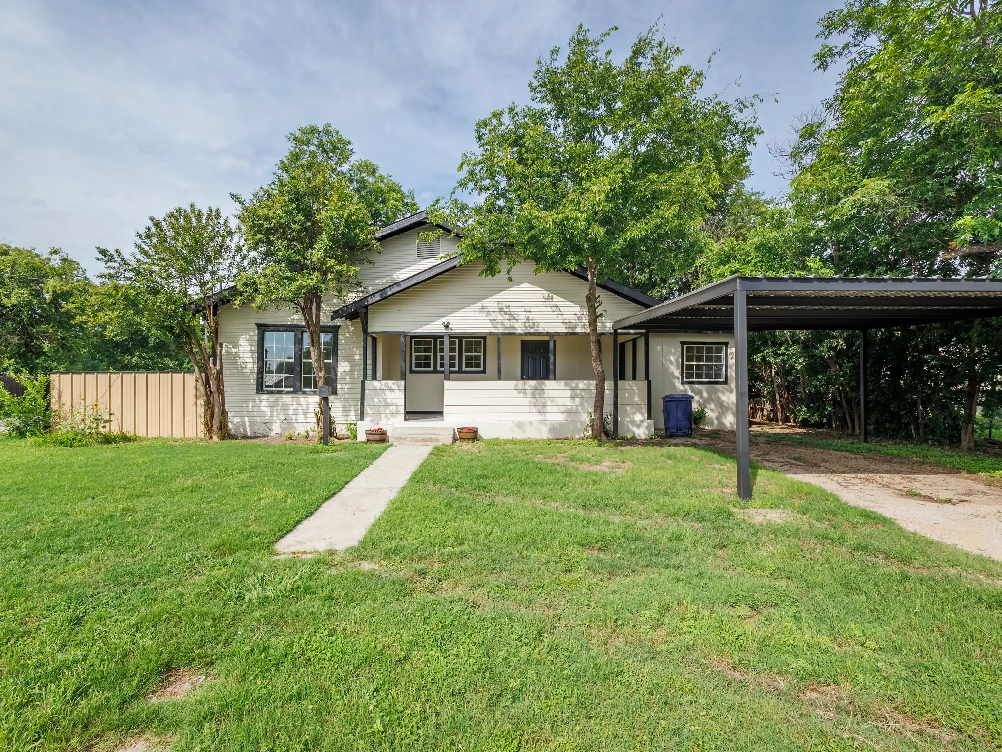Single Family Residence For Sale in Brown County , 1617 6th Street, Brownwood, Texas 76801, 4 Bedroom, 2 Bathroom, Garage spaces, 2,048 Sqft, built in 0, mls#21295180, Real Estate Agent in Brownwood, Homes For Sale in Brown county, Homes For Sale in Brownwood, Realtor in Brownwood Texas, Real Estate Brokerage Independent Realty Texas, Luminita Cordes Realtor