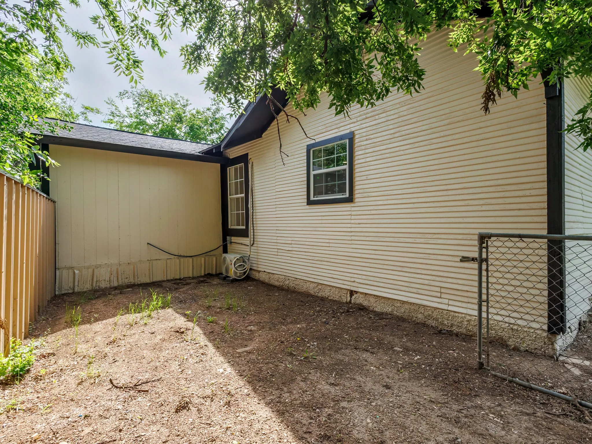 Single Family Residence For Sale in Brown County , 1617 6th Street, Brownwood, Texas 76801, 4 Bedroom, 2 Bathroom, Garage spaces, 2,048 Sqft, built in 0, mls#21295180, Real Estate Agent in Brownwood, Homes For Sale in Brown county, Homes For Sale in Brownwood, Realtor in Brownwood Texas, Real Estate Brokerage Independent Realty Texas, Luminita Cordes Realtor