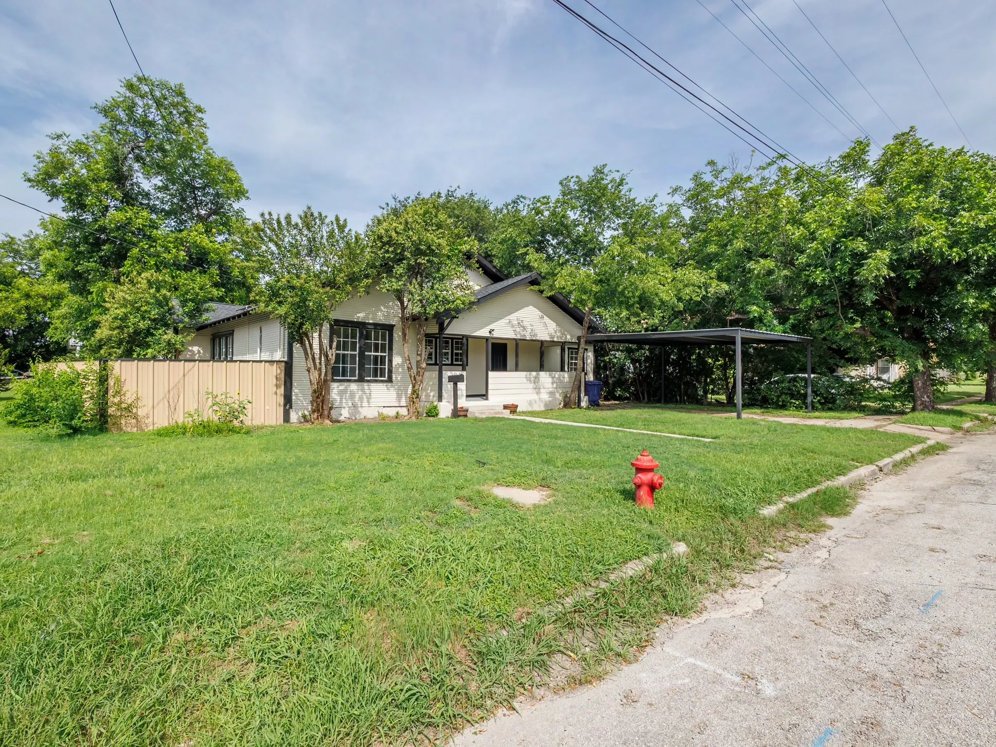 Single Family Residence For Sale in Brown County , 1617 6th Street, Brownwood, Texas 76801, 4 Bedroom, 2 Bathroom, Garage spaces, 2,048 Sqft, built in 0, mls#21295180, Real Estate Agent in Brownwood, Homes For Sale in Brown county, Homes For Sale in Brownwood, Realtor in Brownwood Texas, Real Estate Brokerage Independent Realty Texas, Luminita Cordes Realtor