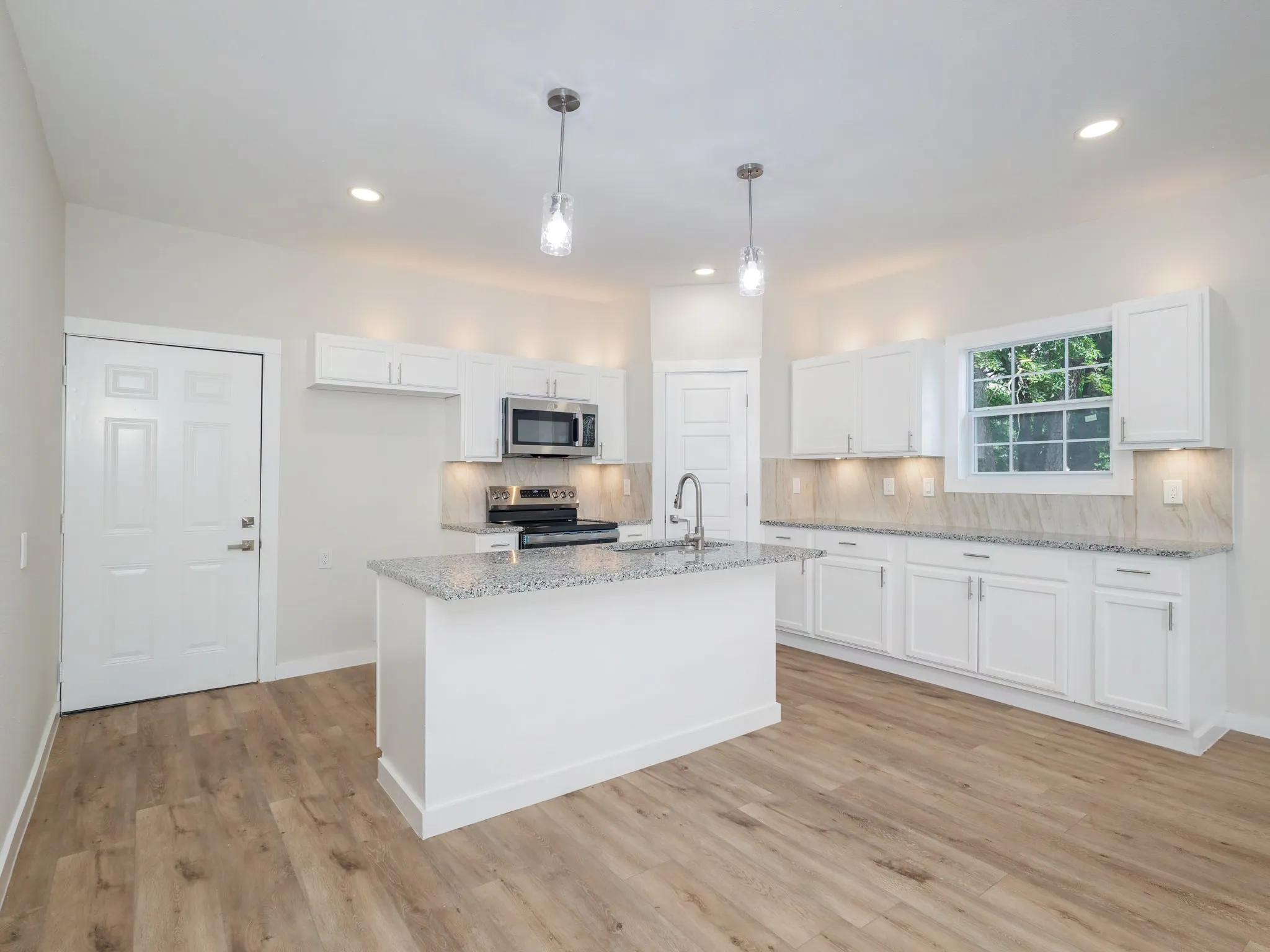 Single Family Residence For Sale in Brown County , 1617 6th Street, Brownwood, Texas 76801, 4 Bedroom, 2 Bathroom, Garage spaces, 2,048 Sqft, built in 0, mls#21295180, Real Estate Agent in Brownwood, Homes For Sale in Brown county, Homes For Sale in Brownwood, Realtor in Brownwood Texas, Real Estate Brokerage Independent Realty Texas, Luminita Cordes Realtor