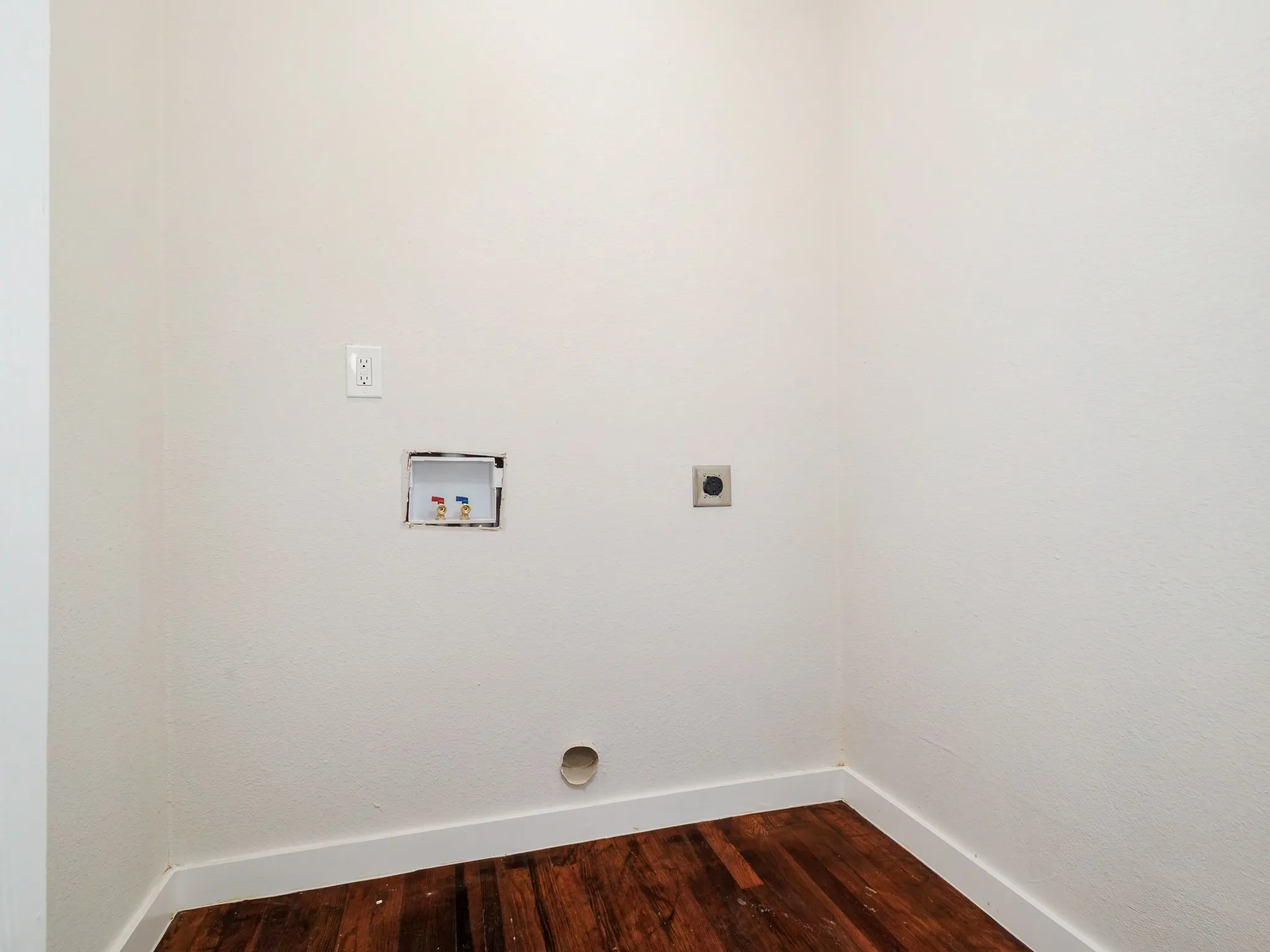Single Family Residence For Sale in Brown County , 1617 6th Street, Brownwood, Texas 76801, 4 Bedroom, 2 Bathroom, Garage spaces, 2,048 Sqft, built in 0, mls#21295180, Real Estate Agent in Brownwood, Homes For Sale in Brown county, Homes For Sale in Brownwood, Realtor in Brownwood Texas, Real Estate Brokerage Independent Realty Texas, Luminita Cordes Realtor