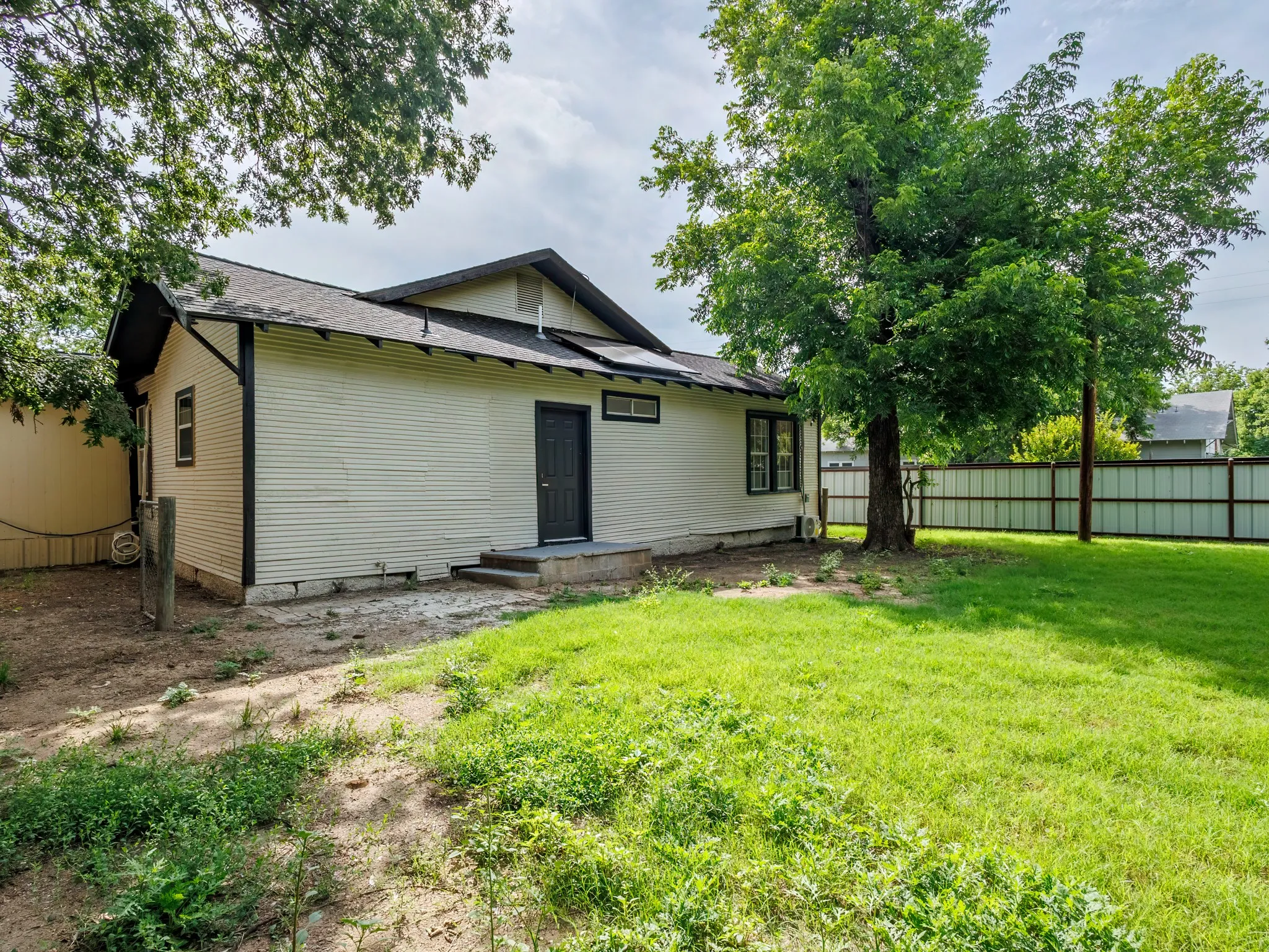 Single Family Residence For Sale in Brown County , 1617 6th Street, Brownwood, Texas 76801, 4 Bedroom, 2 Bathroom, Garage spaces, 2,048 Sqft, built in 0, mls#21295180, Real Estate Agent in Brownwood, Homes For Sale in Brown county, Homes For Sale in Brownwood, Realtor in Brownwood Texas, Real Estate Brokerage Independent Realty Texas, Luminita Cordes Realtor