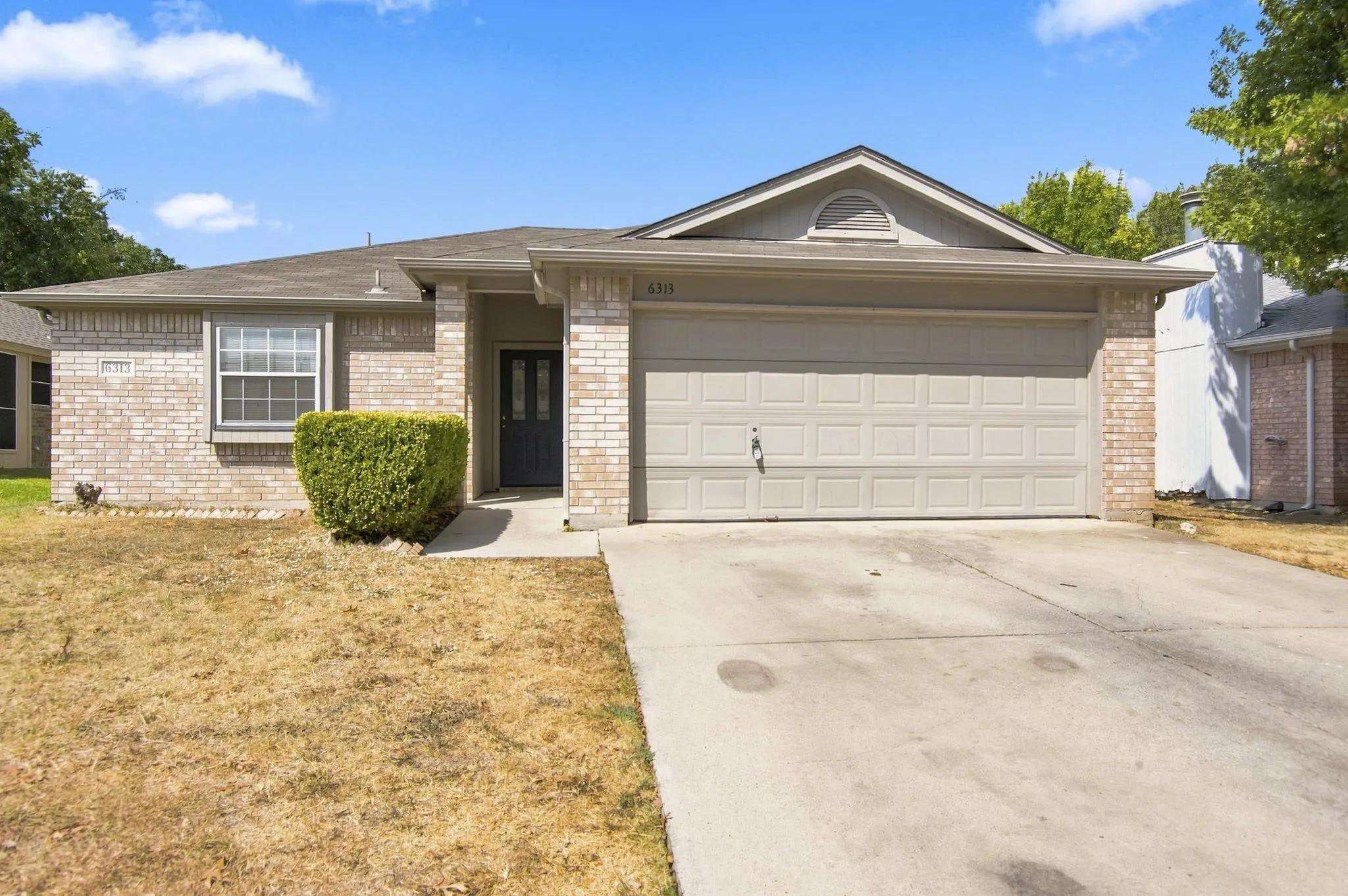 Single Family Residence For Rent in Tarrant County , 6317 Rockhaven Drive, Fort Worth, Texas 76179, 3 Bedroom, 2 Bathroom, 2 Garage spaces, 1,454 Sqft, built in 1994, mls#21295240, Real Estate Agent in Fort Worth, Homes For Rent in Tarrant county, Homes For Rent in Fort Worth, Realtor in Fort Worth Texas, Real Estate Brokerage Independent Realty Texas, Luminita Cordes Realtor
