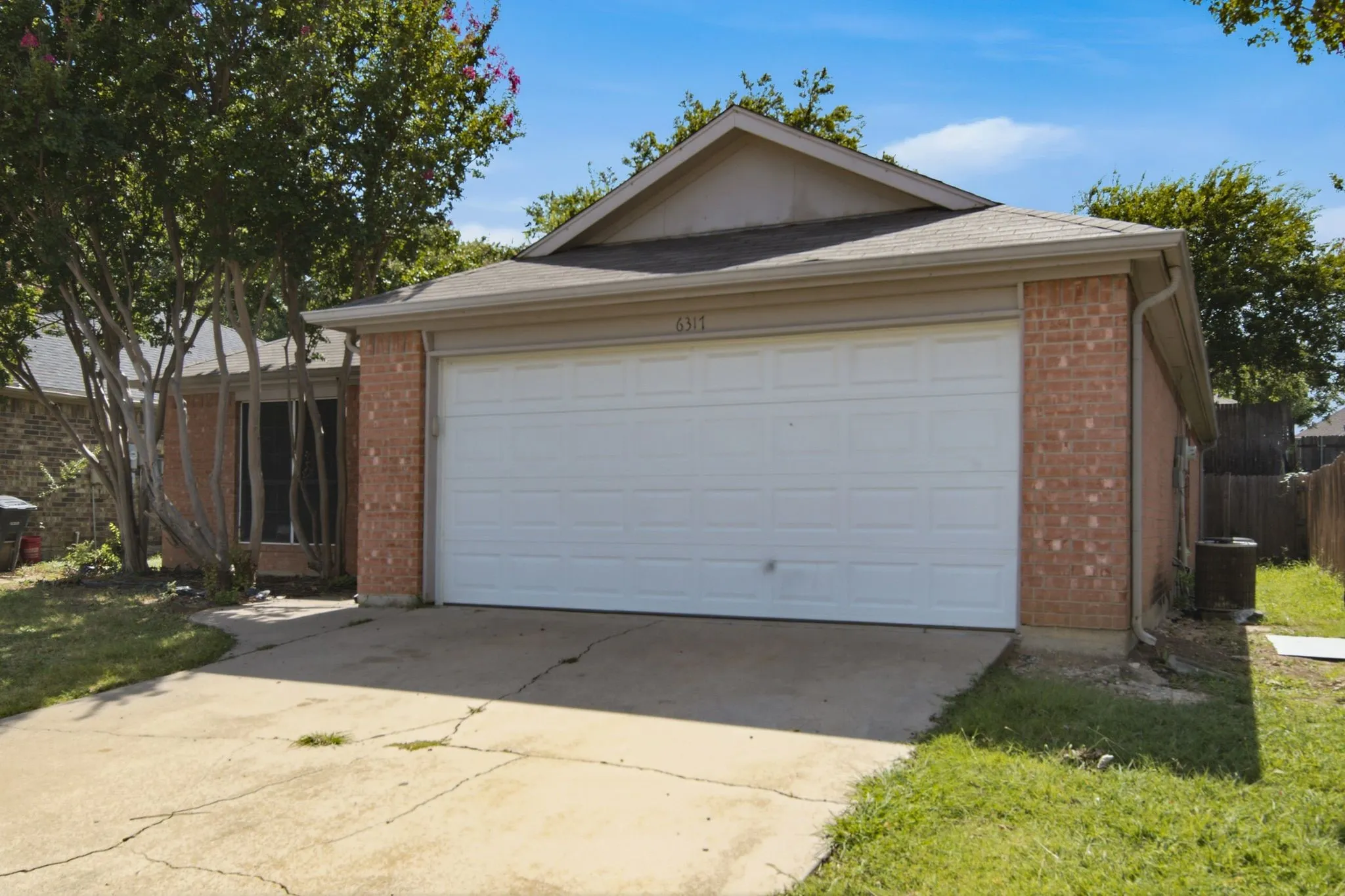 Single Family Residence For Rent in Tarrant County , 6317 Rockhaven Drive, Fort Worth, Texas 76179, 3 Bedroom, 2 Bathroom, 2 Garage spaces, 1,454 Sqft, built in 1994, mls#21295240, Real Estate Agent in Fort Worth, Homes For Rent in Tarrant county, Homes For Rent in Fort Worth, Realtor in Fort Worth Texas, Real Estate Brokerage Independent Realty Texas, Luminita Cordes Realtor