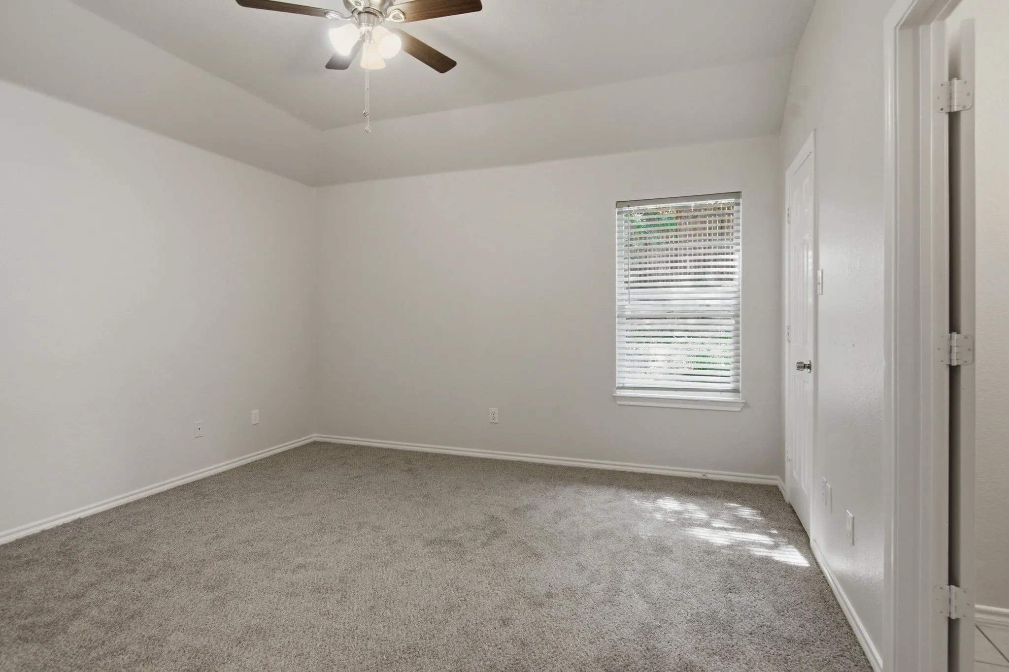Single Family Residence For Rent in Tarrant County , 6317 Rockhaven Drive, Fort Worth, Texas 76179, 3 Bedroom, 2 Bathroom, 2 Garage spaces, 1,454 Sqft, built in 1994, mls#21295240, Real Estate Agent in Fort Worth, Homes For Rent in Tarrant county, Homes For Rent in Fort Worth, Realtor in Fort Worth Texas, Real Estate Brokerage Independent Realty Texas, Luminita Cordes Realtor