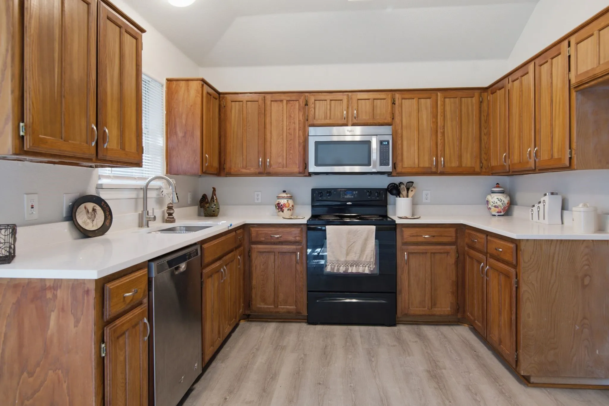 Single Family Residence For Rent in Tarrant County , 6317 Rockhaven Drive, Fort Worth, Texas 76179, 3 Bedroom, 2 Bathroom, 2 Garage spaces, 1,454 Sqft, built in 1994, mls#21295240, Real Estate Agent in Fort Worth, Homes For Rent in Tarrant county, Homes For Rent in Fort Worth, Realtor in Fort Worth Texas, Real Estate Brokerage Independent Realty Texas, Luminita Cordes Realtor