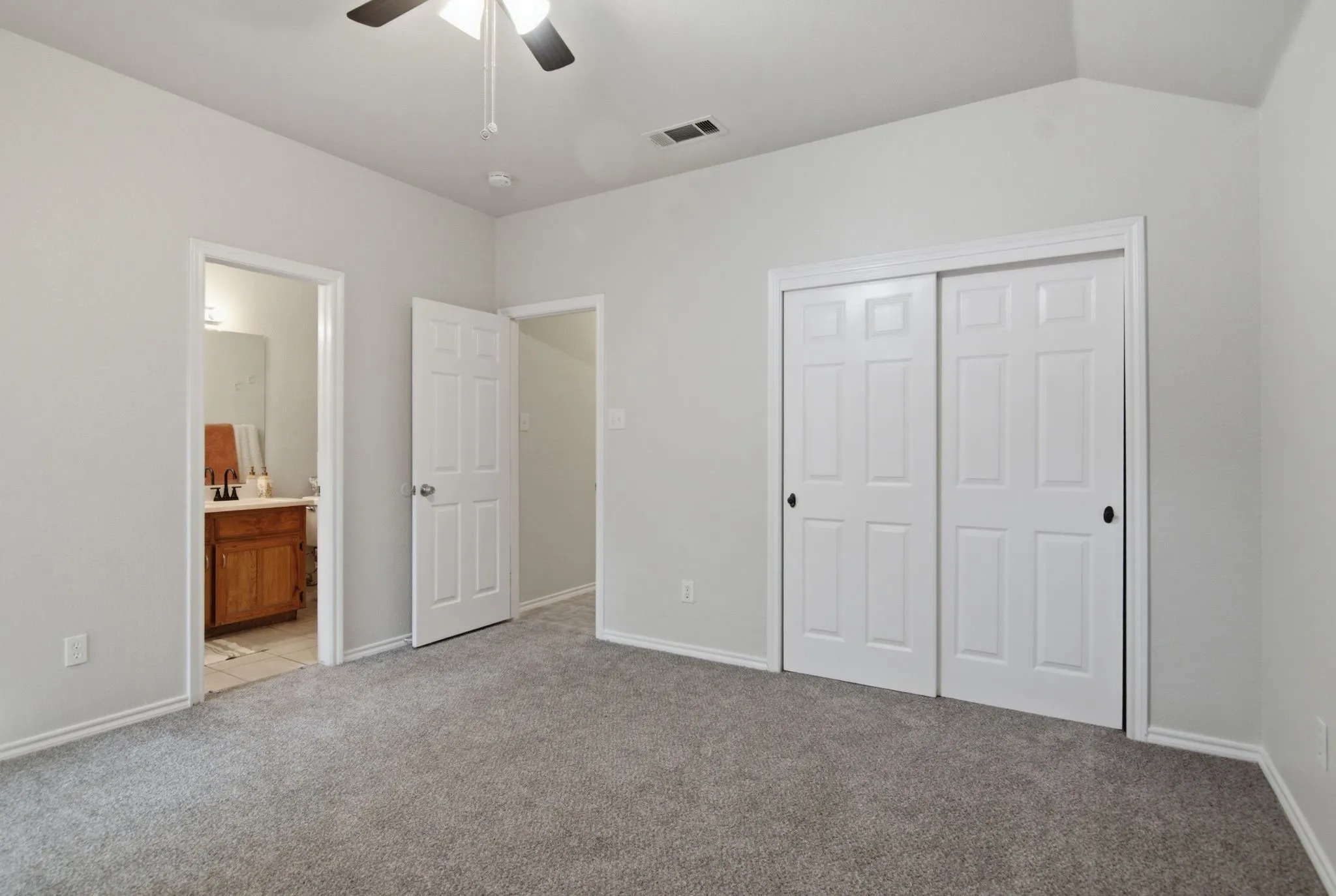 Single Family Residence For Rent in Tarrant County , 6317 Rockhaven Drive, Fort Worth, Texas 76179, 3 Bedroom, 2 Bathroom, 2 Garage spaces, 1,454 Sqft, built in 1994, mls#21295240, Real Estate Agent in Fort Worth, Homes For Rent in Tarrant county, Homes For Rent in Fort Worth, Realtor in Fort Worth Texas, Real Estate Brokerage Independent Realty Texas, Luminita Cordes Realtor