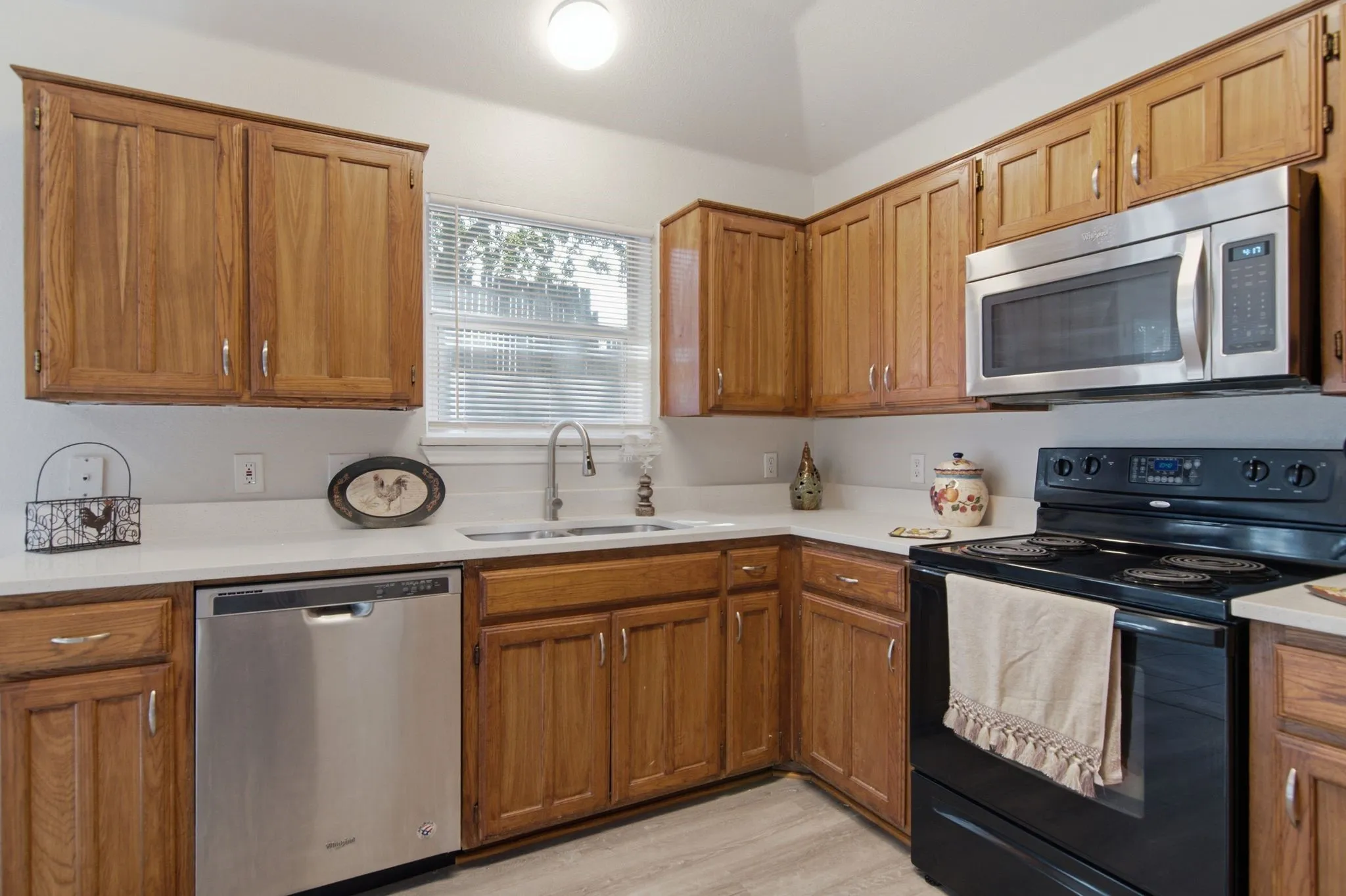 Single Family Residence For Rent in Tarrant County , 6317 Rockhaven Drive, Fort Worth, Texas 76179, 3 Bedroom, 2 Bathroom, 2 Garage spaces, 1,454 Sqft, built in 1994, mls#21295240, Real Estate Agent in Fort Worth, Homes For Rent in Tarrant county, Homes For Rent in Fort Worth, Realtor in Fort Worth Texas, Real Estate Brokerage Independent Realty Texas, Luminita Cordes Realtor