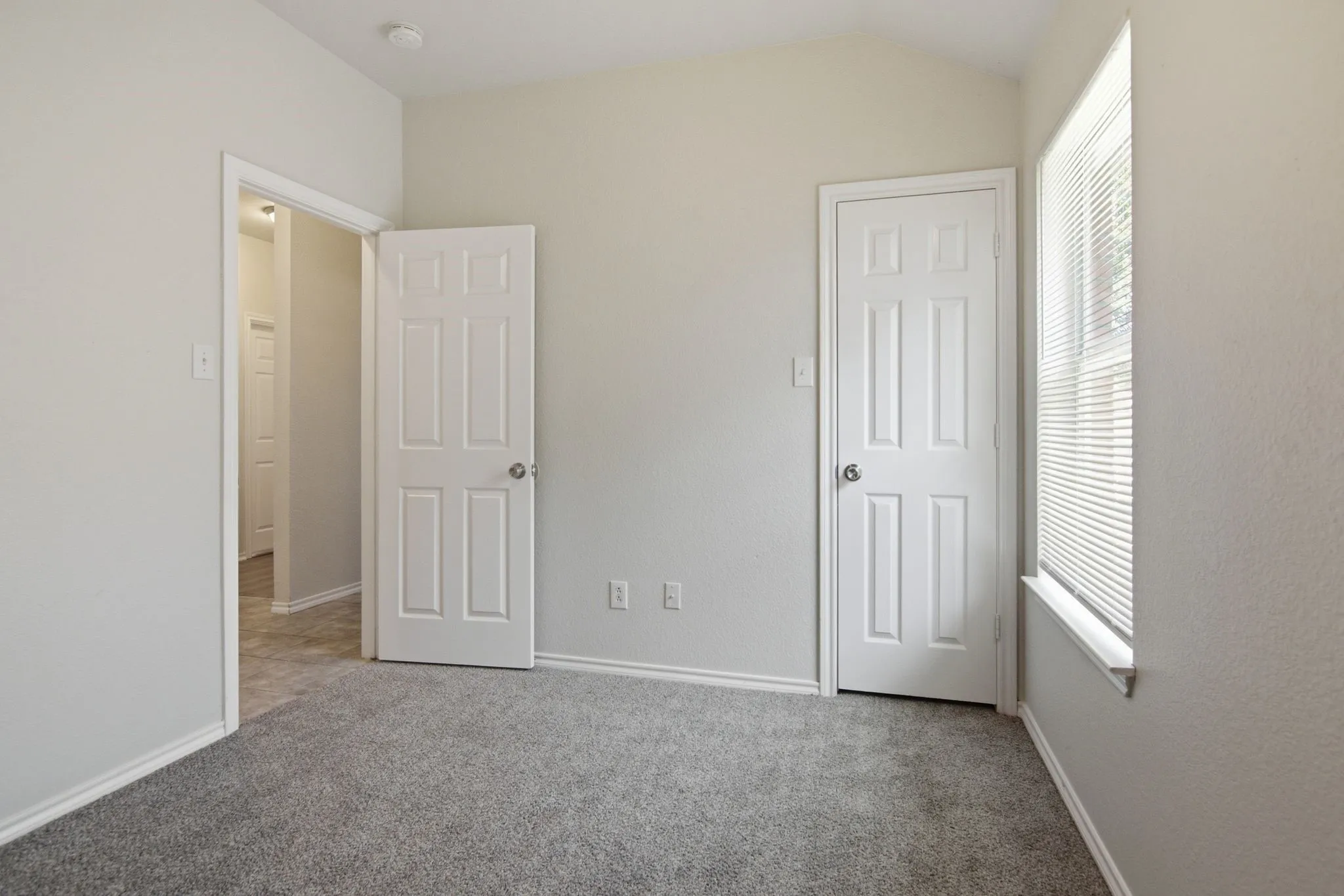 Single Family Residence For Rent in Tarrant County , 6317 Rockhaven Drive, Fort Worth, Texas 76179, 3 Bedroom, 2 Bathroom, 2 Garage spaces, 1,454 Sqft, built in 1994, mls#21295240, Real Estate Agent in Fort Worth, Homes For Rent in Tarrant county, Homes For Rent in Fort Worth, Realtor in Fort Worth Texas, Real Estate Brokerage Independent Realty Texas, Luminita Cordes Realtor