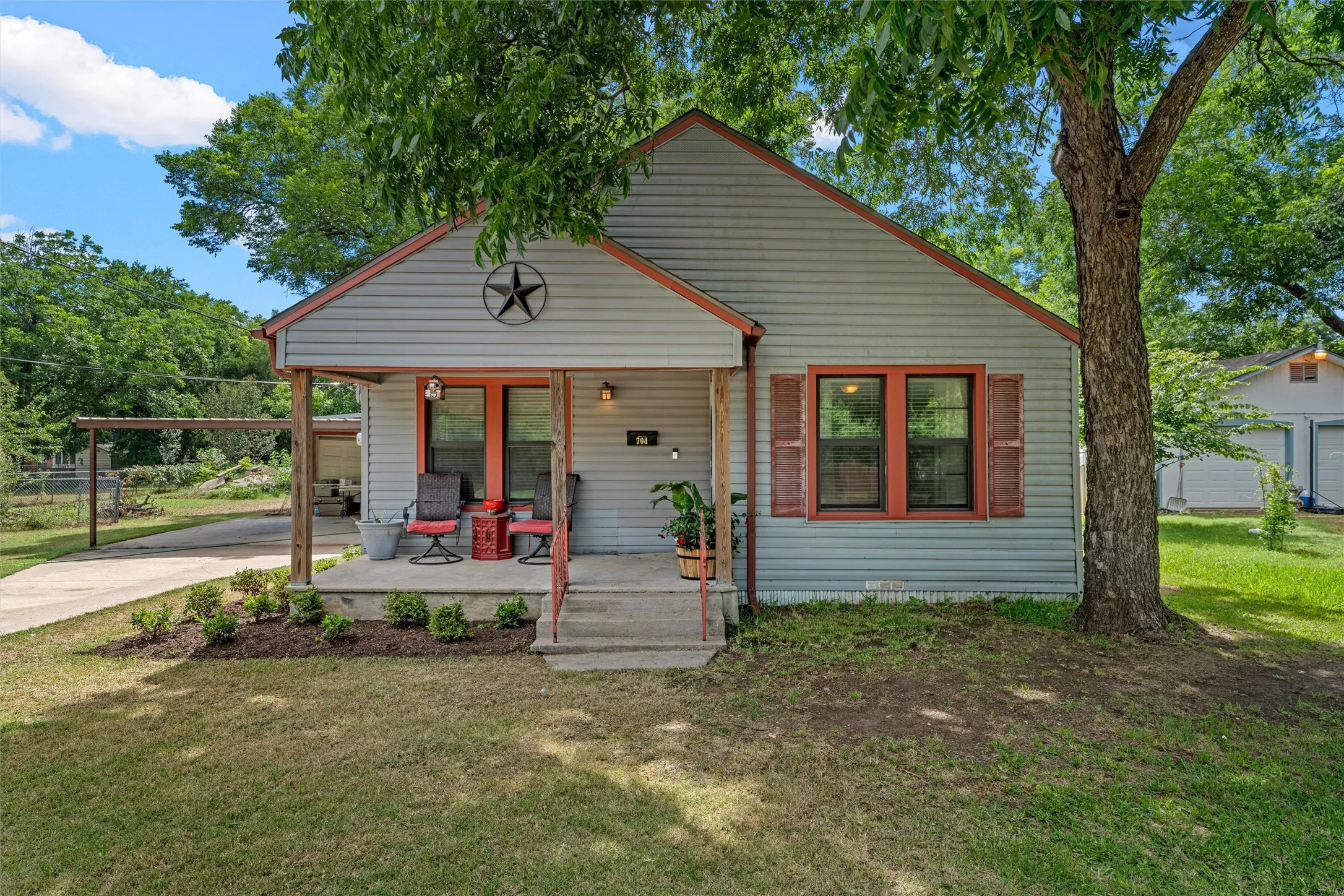Single Family Residence For Sale in Mc Lennan County , 704 S Marable Street, West, Texas 76691, 2 Bedroom, 1 Bathroom, 1 Garage spaces, 1,024 Sqft, built in 1941, mls#21295238, Real Estate Agent in West, Homes For Sale in Mc Lennan county, Homes For Sale in West, Realtor in West Texas, Real Estate Brokerage Independent Realty Texas, Luminita Cordes Realtor