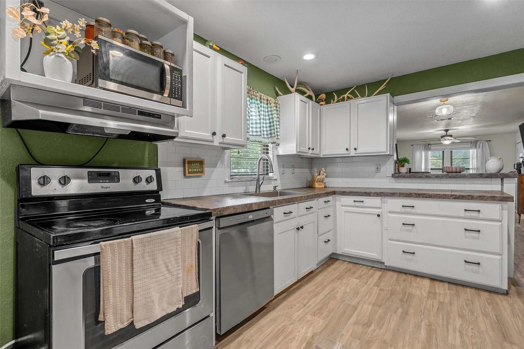 Single Family Residence For Sale in Mc Lennan County , 704 S Marable Street, West, Texas 76691, 2 Bedroom, 1 Bathroom, 1 Garage spaces, 1,024 Sqft, built in 1941, mls#21295238, Real Estate Agent in West, Homes For Sale in Mc Lennan county, Homes For Sale in West, Realtor in West Texas, Real Estate Brokerage Independent Realty Texas, Luminita Cordes Realtor