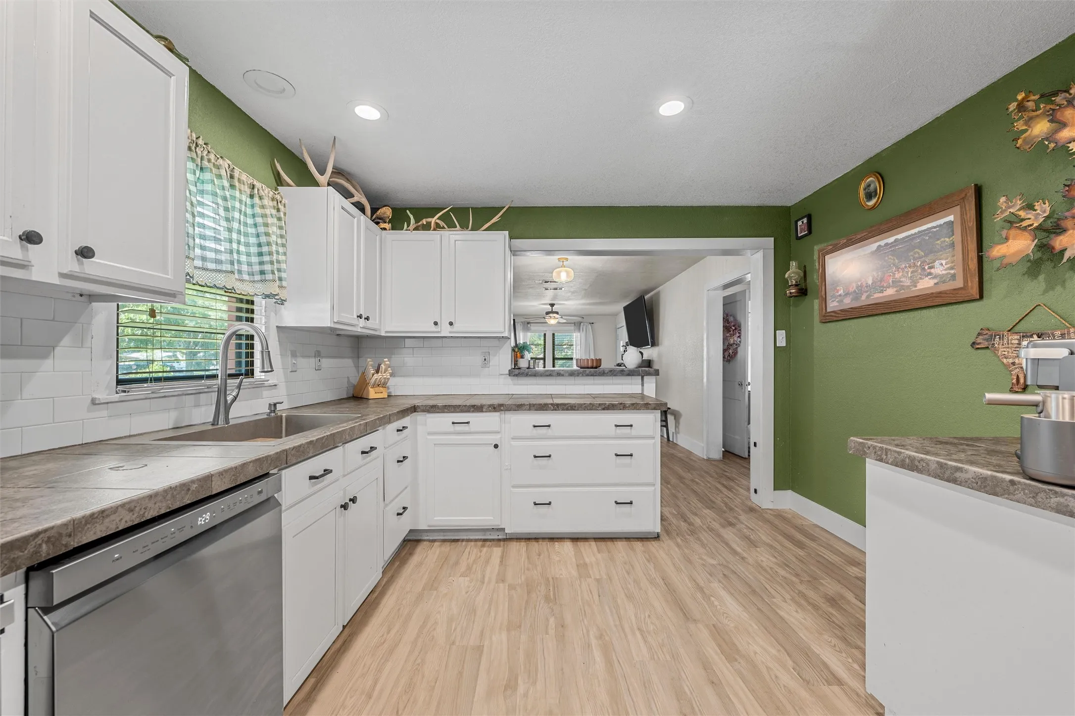 Single Family Residence For Sale in Mc Lennan County , 704 S Marable Street, West, Texas 76691, 2 Bedroom, 1 Bathroom, 1 Garage spaces, 1,024 Sqft, built in 1941, mls#21295238, Real Estate Agent in West, Homes For Sale in Mc Lennan county, Homes For Sale in West, Realtor in West Texas, Real Estate Brokerage Independent Realty Texas, Luminita Cordes Realtor