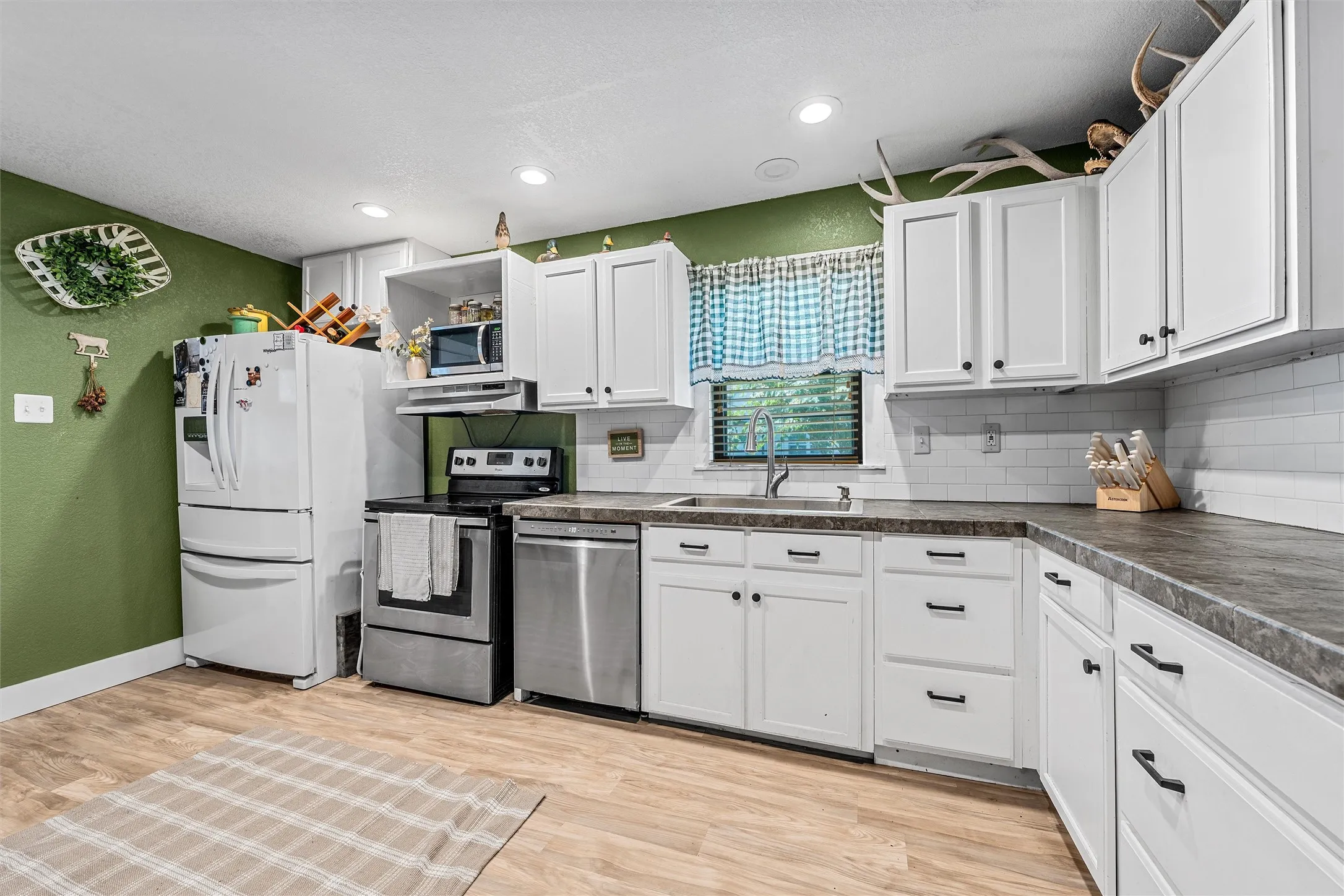 Single Family Residence For Sale in Mc Lennan County , 704 S Marable Street, West, Texas 76691, 2 Bedroom, 1 Bathroom, 1 Garage spaces, 1,024 Sqft, built in 1941, mls#21295238, Real Estate Agent in West, Homes For Sale in Mc Lennan county, Homes For Sale in West, Realtor in West Texas, Real Estate Brokerage Independent Realty Texas, Luminita Cordes Realtor