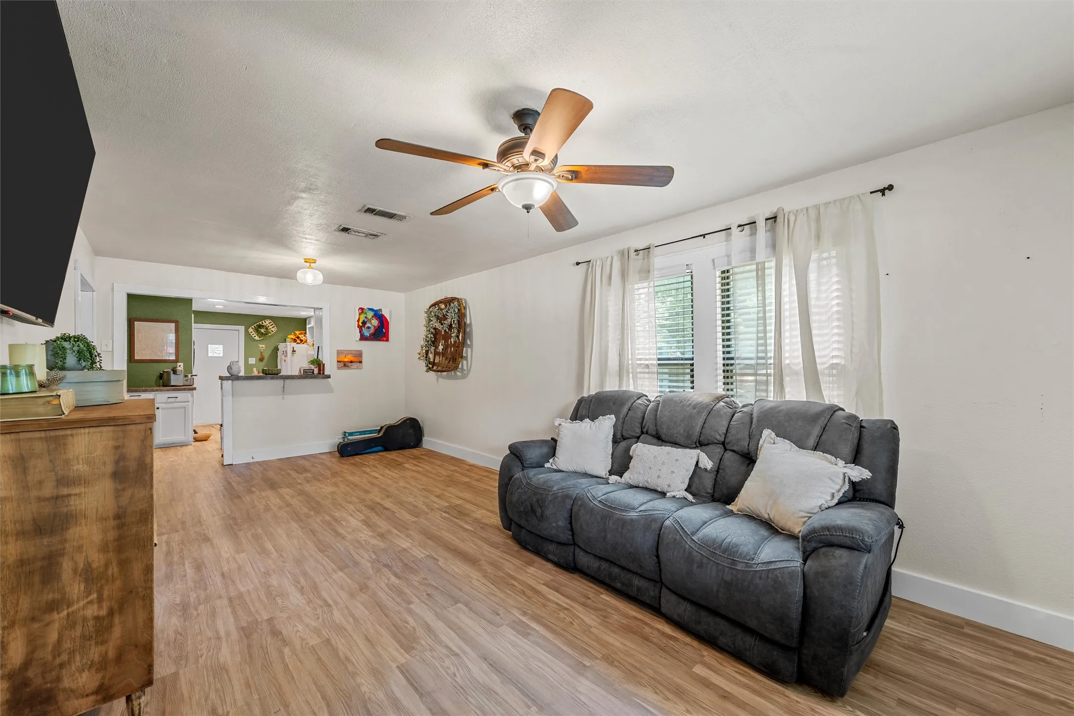 Single Family Residence For Sale in Mc Lennan County , 704 S Marable Street, West, Texas 76691, 2 Bedroom, 1 Bathroom, 1 Garage spaces, 1,024 Sqft, built in 1941, mls#21295238, Real Estate Agent in West, Homes For Sale in Mc Lennan county, Homes For Sale in West, Realtor in West Texas, Real Estate Brokerage Independent Realty Texas, Luminita Cordes Realtor