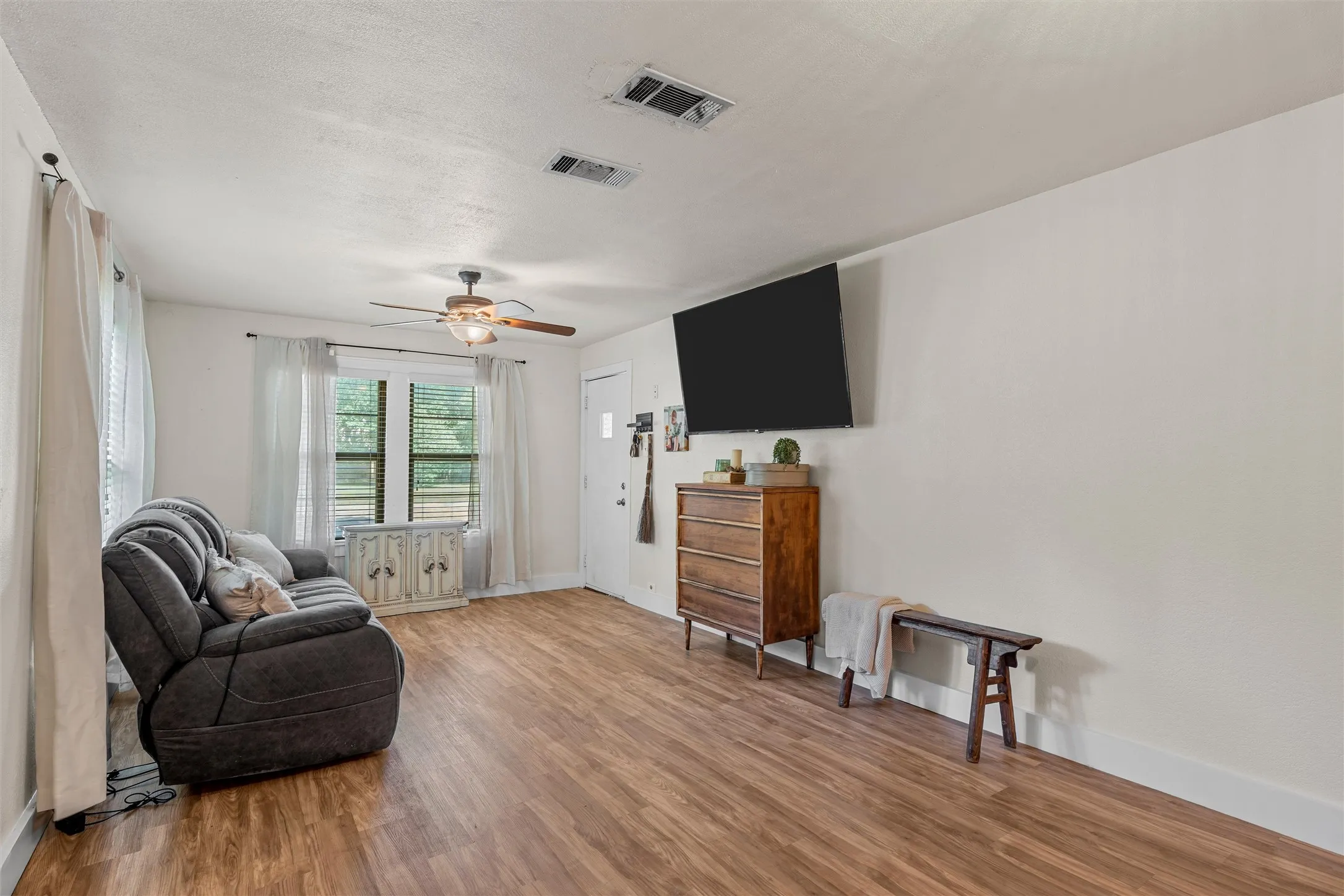 Single Family Residence For Sale in Mc Lennan County , 704 S Marable Street, West, Texas 76691, 2 Bedroom, 1 Bathroom, 1 Garage spaces, 1,024 Sqft, built in 1941, mls#21295238, Real Estate Agent in West, Homes For Sale in Mc Lennan county, Homes For Sale in West, Realtor in West Texas, Real Estate Brokerage Independent Realty Texas, Luminita Cordes Realtor