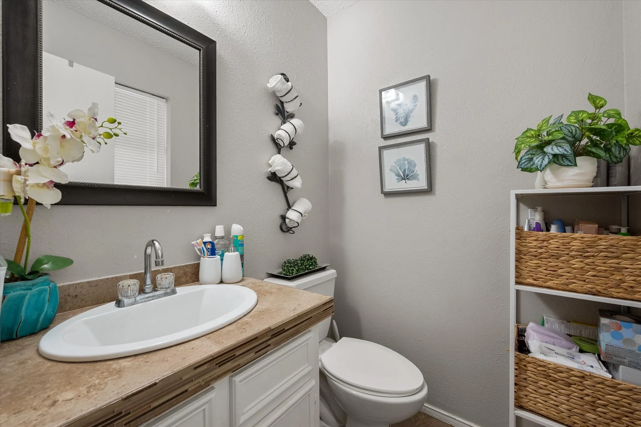 Single Family Residence For Sale in Henderson County , 6060 CR 3925, Athens, Texas 75752, 3 Bedroom, 2 Bathroom, Garage spaces, 1,036 Sqft, built in 1982, mls#21295109, Real Estate Agent in Athens, Homes For Sale in Henderson county, Homes For Sale in Athens, Realtor in Athens Texas, Real Estate Brokerage Independent Realty Texas, Luminita Cordes Realtor
