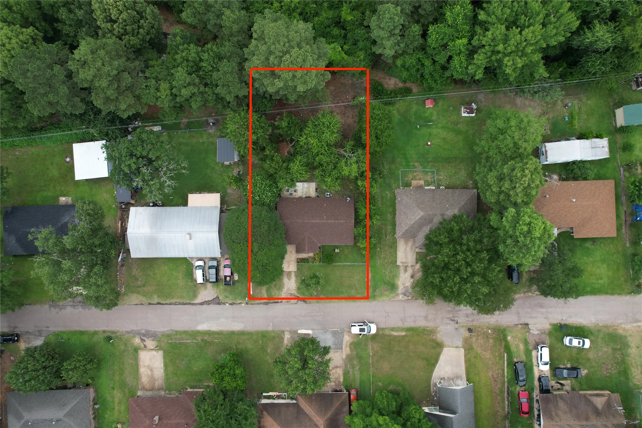 Single Family Residence For Sale in Henderson County , 6060 CR 3925, Athens, Texas 75752, 3 Bedroom, 2 Bathroom, Garage spaces, 1,036 Sqft, built in 1982, mls#21295109, Real Estate Agent in Athens, Homes For Sale in Henderson county, Homes For Sale in Athens, Realtor in Athens Texas, Real Estate Brokerage Independent Realty Texas, Luminita Cordes Realtor