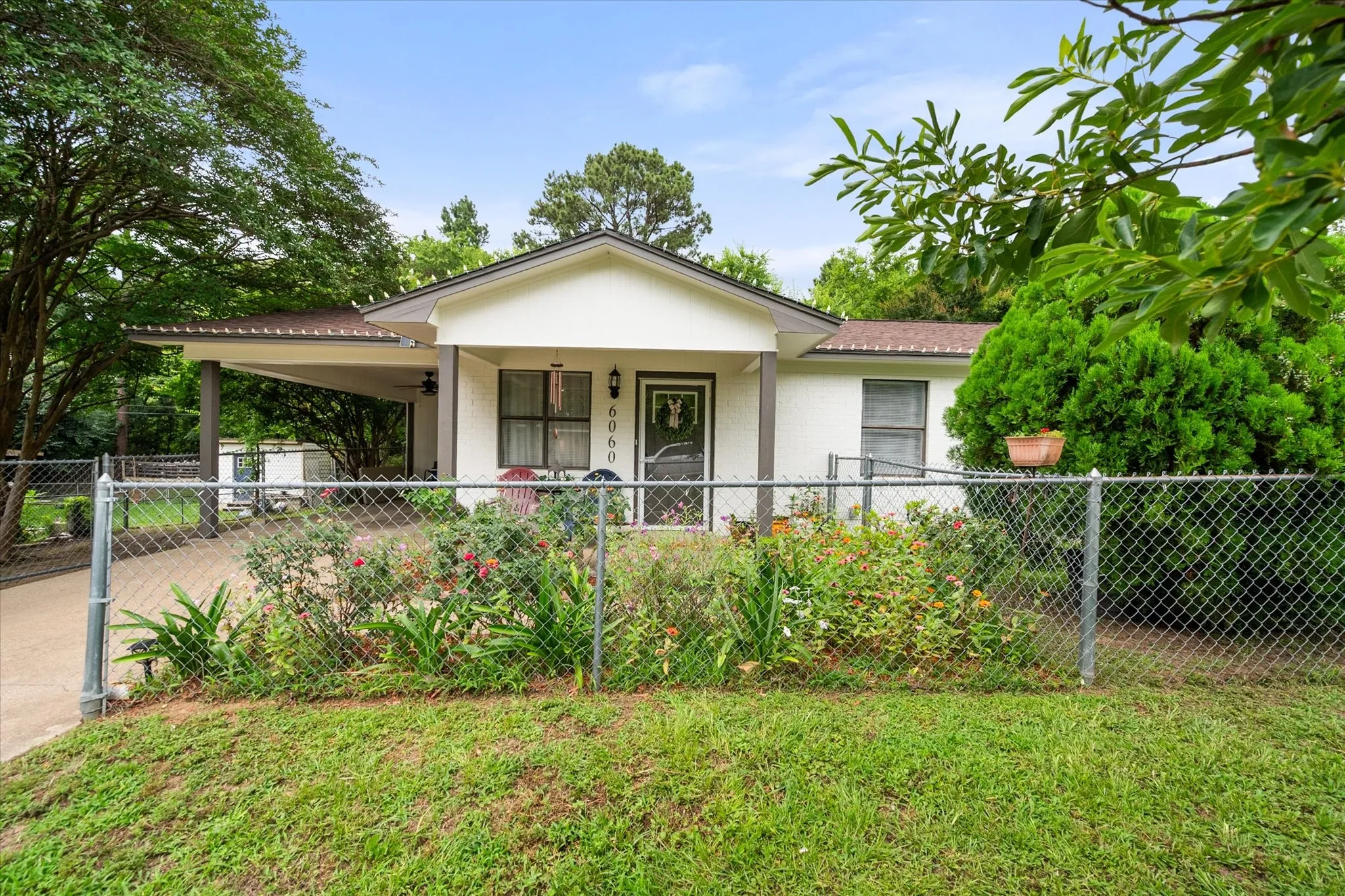 Single Family Residence For Sale in Henderson County , 6060 CR 3925, Athens, Texas 75752, 3 Bedroom, 2 Bathroom, Garage spaces, 1,036 Sqft, built in 1982, mls#21295109, Real Estate Agent in Athens, Homes For Sale in Henderson county, Homes For Sale in Athens, Realtor in Athens Texas, Real Estate Brokerage Independent Realty Texas, Luminita Cordes Realtor