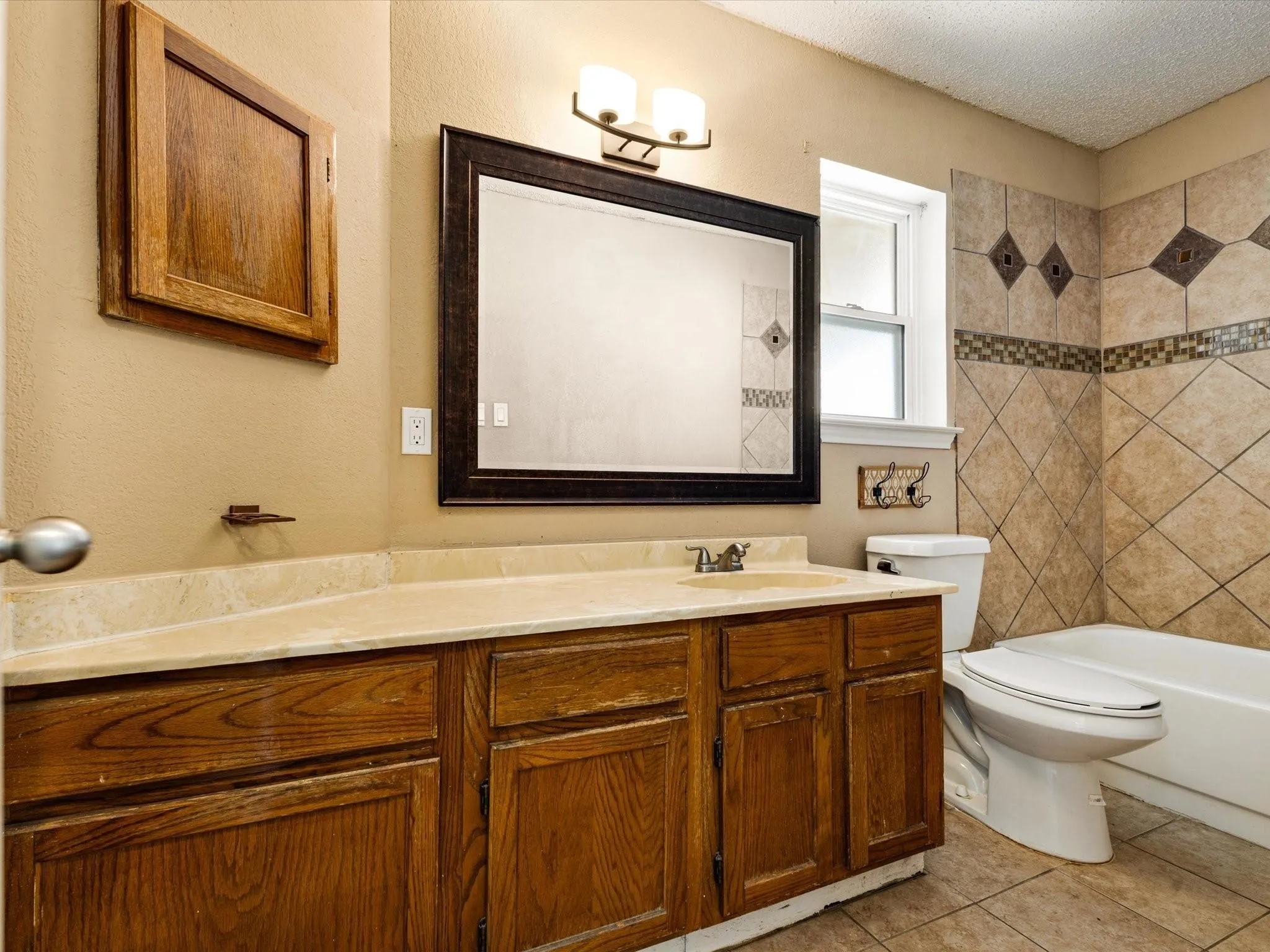 Single Family Residence For Rent in Tarrant County , 4621 Riverpark Drive, Fort Worth, Texas 76137, 3 Bedrooms, 2 Bathrooms, Garage spaces, 1,238 Sqft, built in 1982, Price $1,800, mls#21295200, Real Estate Agent in Fort Worth, Homes For Rent in Tarrant county, Homes For Rent in Fort Worth, Realtor in Fort Worth Texas, Real Estate Brokerage Independent Realty Texas, Luminita Cordes Realtor