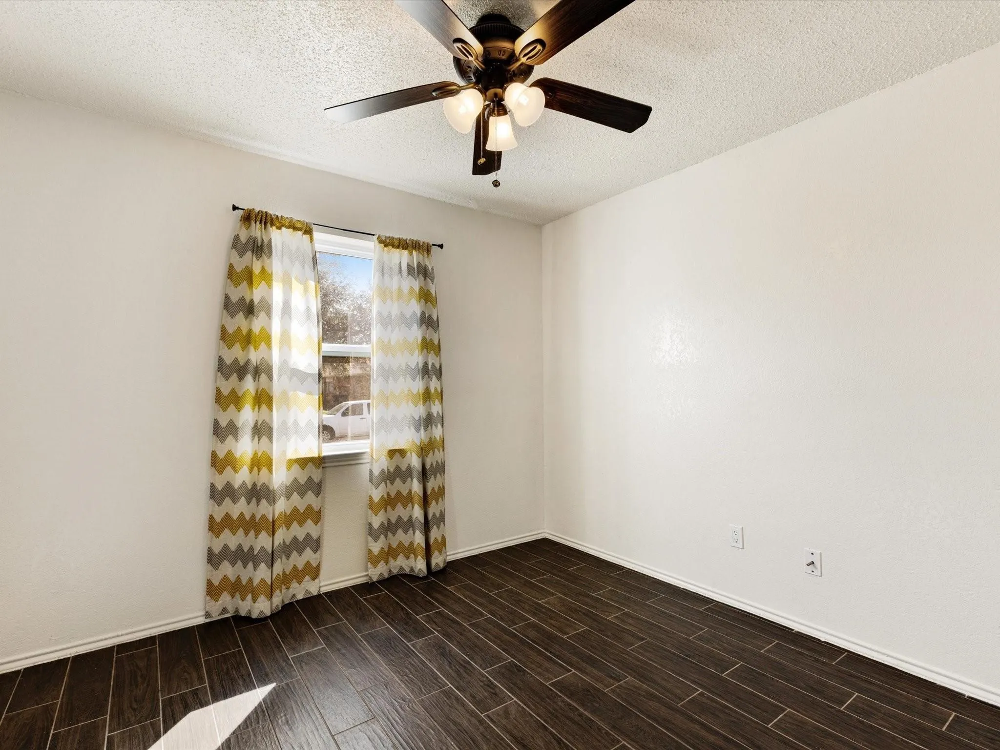 Single Family Residence For Rent in Tarrant County , 4621 Riverpark Drive, Fort Worth, Texas 76137, 3 Bedrooms, 2 Bathrooms, Garage spaces, 1,238 Sqft, built in 1982, Price $1,800, mls#21295200, Real Estate Agent in Fort Worth, Homes For Rent in Tarrant county, Homes For Rent in Fort Worth, Realtor in Fort Worth Texas, Real Estate Brokerage Independent Realty Texas, Luminita Cordes Realtor
