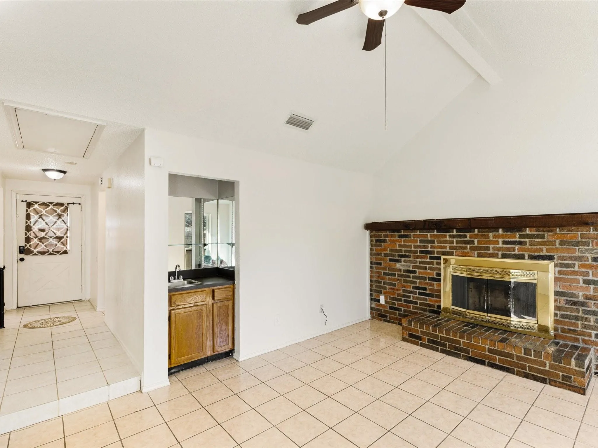 Single Family Residence For Rent in Tarrant County , 4621 Riverpark Drive, Fort Worth, Texas 76137, 3 Bedrooms, 2 Bathrooms, Garage spaces, 1,238 Sqft, built in 1982, Price $1,800, mls#21295200, Real Estate Agent in Fort Worth, Homes For Rent in Tarrant county, Homes For Rent in Fort Worth, Realtor in Fort Worth Texas, Real Estate Brokerage Independent Realty Texas, Luminita Cordes Realtor