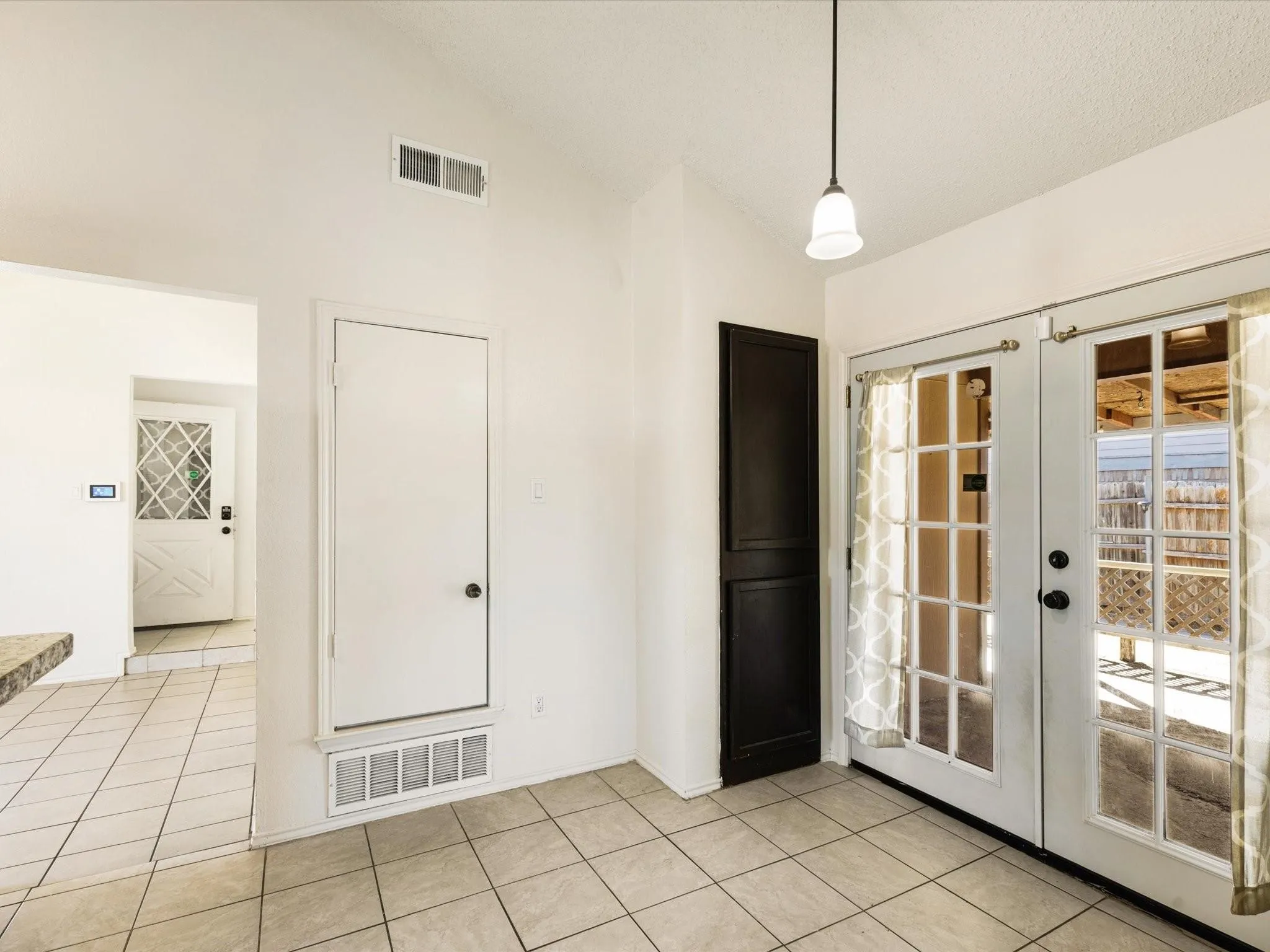 Single Family Residence For Rent in Tarrant County , 4621 Riverpark Drive, Fort Worth, Texas 76137, 3 Bedrooms, 2 Bathrooms, Garage spaces, 1,238 Sqft, built in 1982, Price $1,800, mls#21295200, Real Estate Agent in Fort Worth, Homes For Rent in Tarrant county, Homes For Rent in Fort Worth, Realtor in Fort Worth Texas, Real Estate Brokerage Independent Realty Texas, Luminita Cordes Realtor
