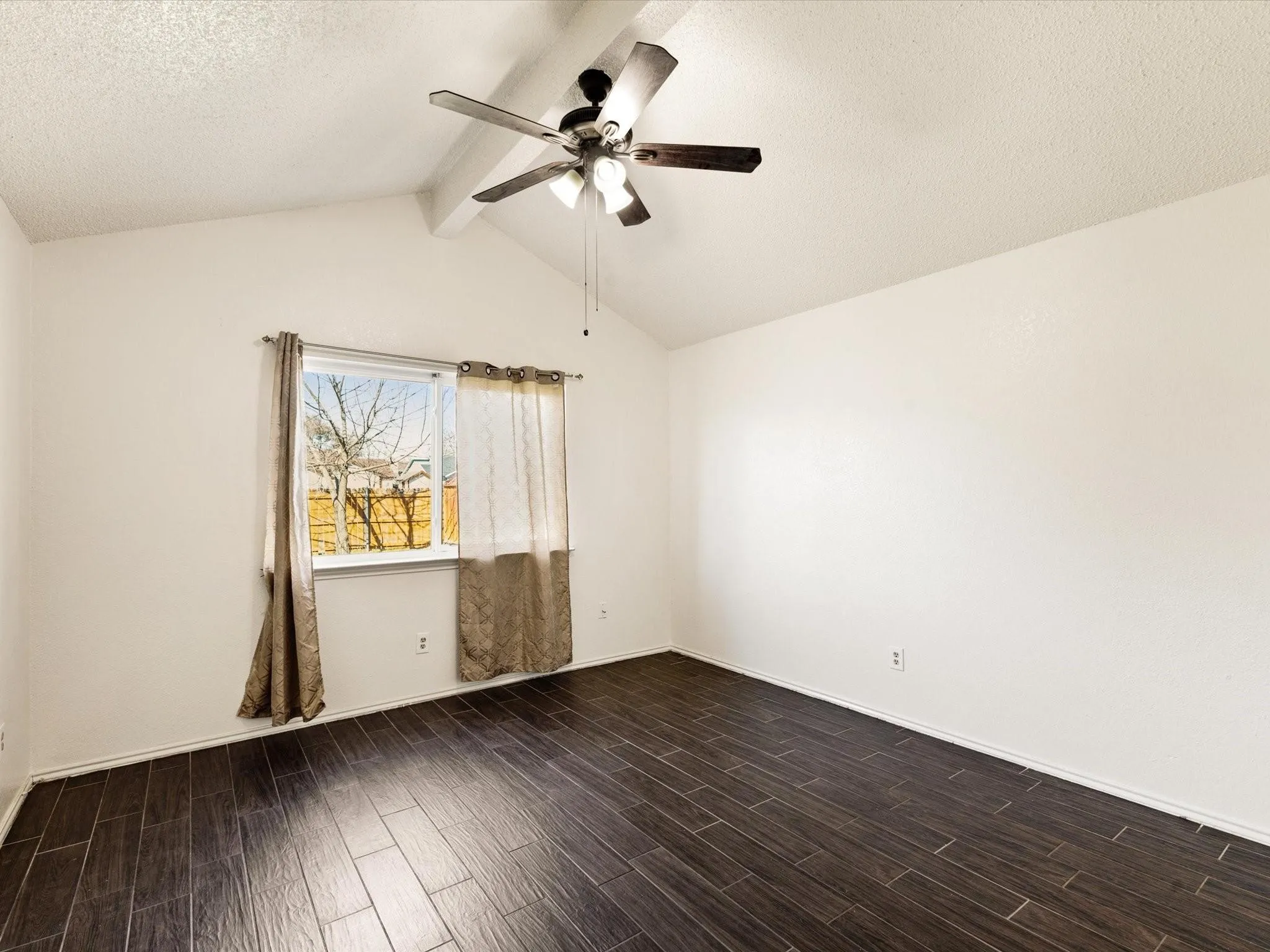Single Family Residence For Rent in Tarrant County , 4621 Riverpark Drive, Fort Worth, Texas 76137, 3 Bedrooms, 2 Bathrooms, Garage spaces, 1,238 Sqft, built in 1982, Price $1,800, mls#21295200, Real Estate Agent in Fort Worth, Homes For Rent in Tarrant county, Homes For Rent in Fort Worth, Realtor in Fort Worth Texas, Real Estate Brokerage Independent Realty Texas, Luminita Cordes Realtor