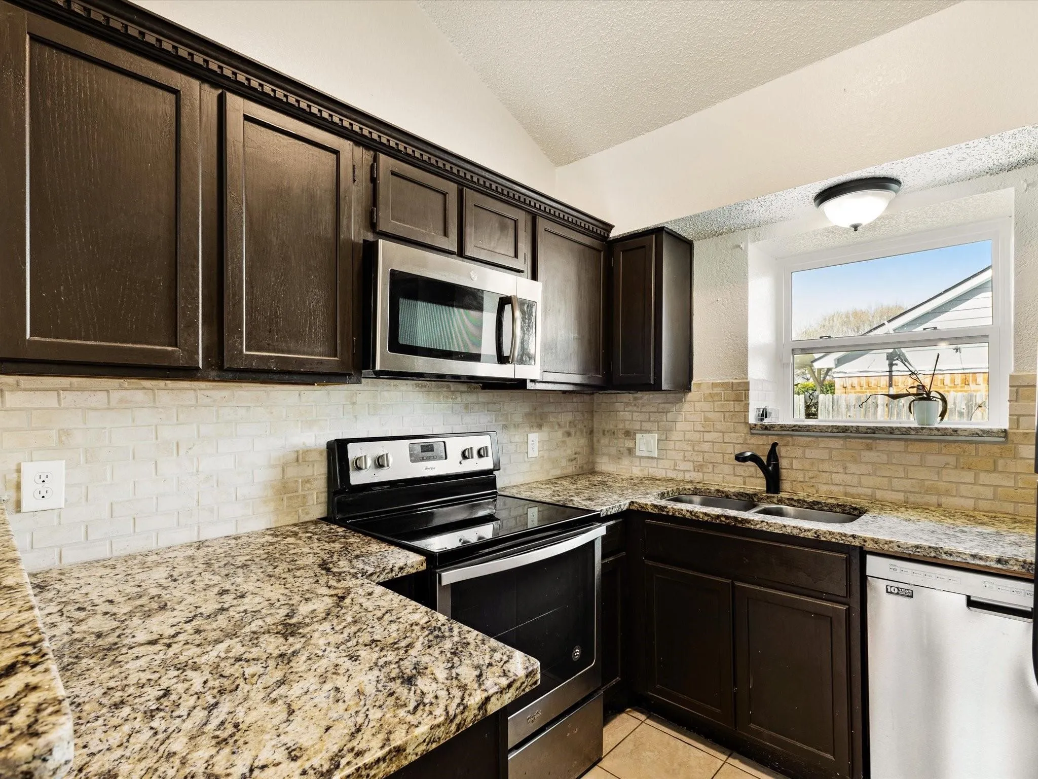 Single Family Residence For Rent in Tarrant County , 4621 Riverpark Drive, Fort Worth, Texas 76137, 3 Bedrooms, 2 Bathrooms, Garage spaces, 1,238 Sqft, built in 1982, Price $1,800, mls#21295200, Real Estate Agent in Fort Worth, Homes For Rent in Tarrant county, Homes For Rent in Fort Worth, Realtor in Fort Worth Texas, Real Estate Brokerage Independent Realty Texas, Luminita Cordes Realtor