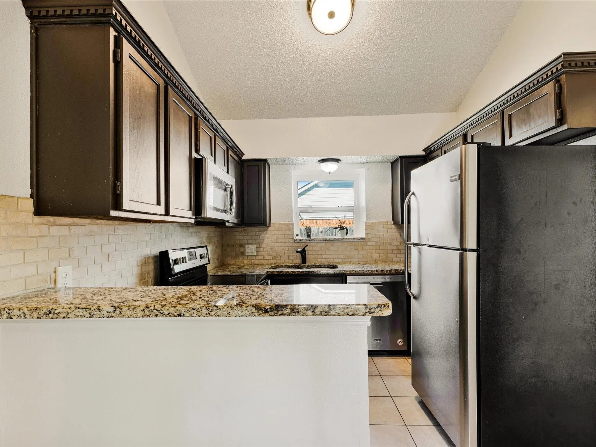 Single Family Residence For Rent in Tarrant County , 4621 Riverpark Drive, Fort Worth, Texas 76137, 3 Bedrooms, 2 Bathrooms, Garage spaces, 1,238 Sqft, built in 1982, Price $1,800, mls#21295200, Real Estate Agent in Fort Worth, Homes For Rent in Tarrant county, Homes For Rent in Fort Worth, Realtor in Fort Worth Texas, Real Estate Brokerage Independent Realty Texas, Luminita Cordes Realtor