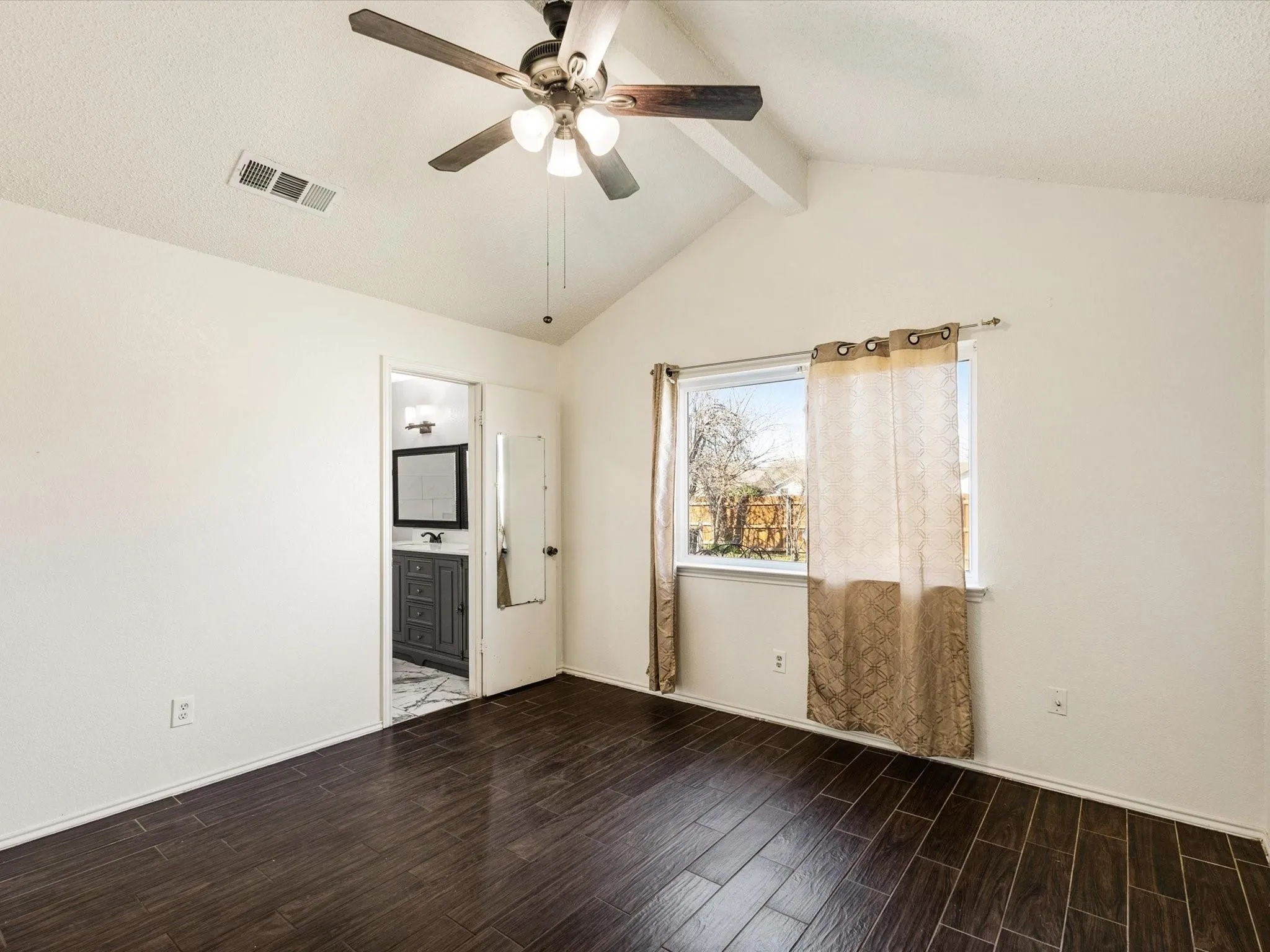 Single Family Residence For Rent in Tarrant County , 4621 Riverpark Drive, Fort Worth, Texas 76137, 3 Bedrooms, 2 Bathrooms, Garage spaces, 1,238 Sqft, built in 1982, Price $1,800, mls#21295200, Real Estate Agent in Fort Worth, Homes For Rent in Tarrant county, Homes For Rent in Fort Worth, Realtor in Fort Worth Texas, Real Estate Brokerage Independent Realty Texas, Luminita Cordes Realtor