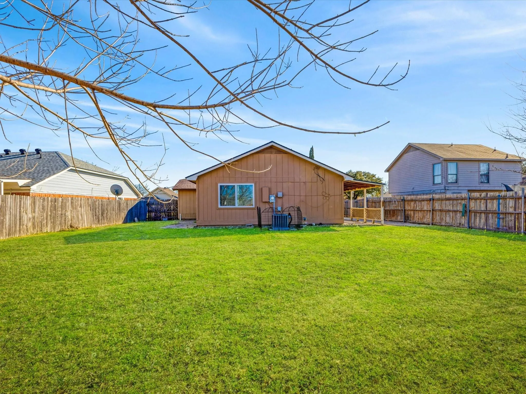 Single Family Residence For Rent in Tarrant County , 4621 Riverpark Drive, Fort Worth, Texas 76137, 3 Bedrooms, 2 Bathrooms, Garage spaces, 1,238 Sqft, built in 1982, Price $1,800, mls#21295200, Real Estate Agent in Fort Worth, Homes For Rent in Tarrant county, Homes For Rent in Fort Worth, Realtor in Fort Worth Texas, Real Estate Brokerage Independent Realty Texas, Luminita Cordes Realtor
