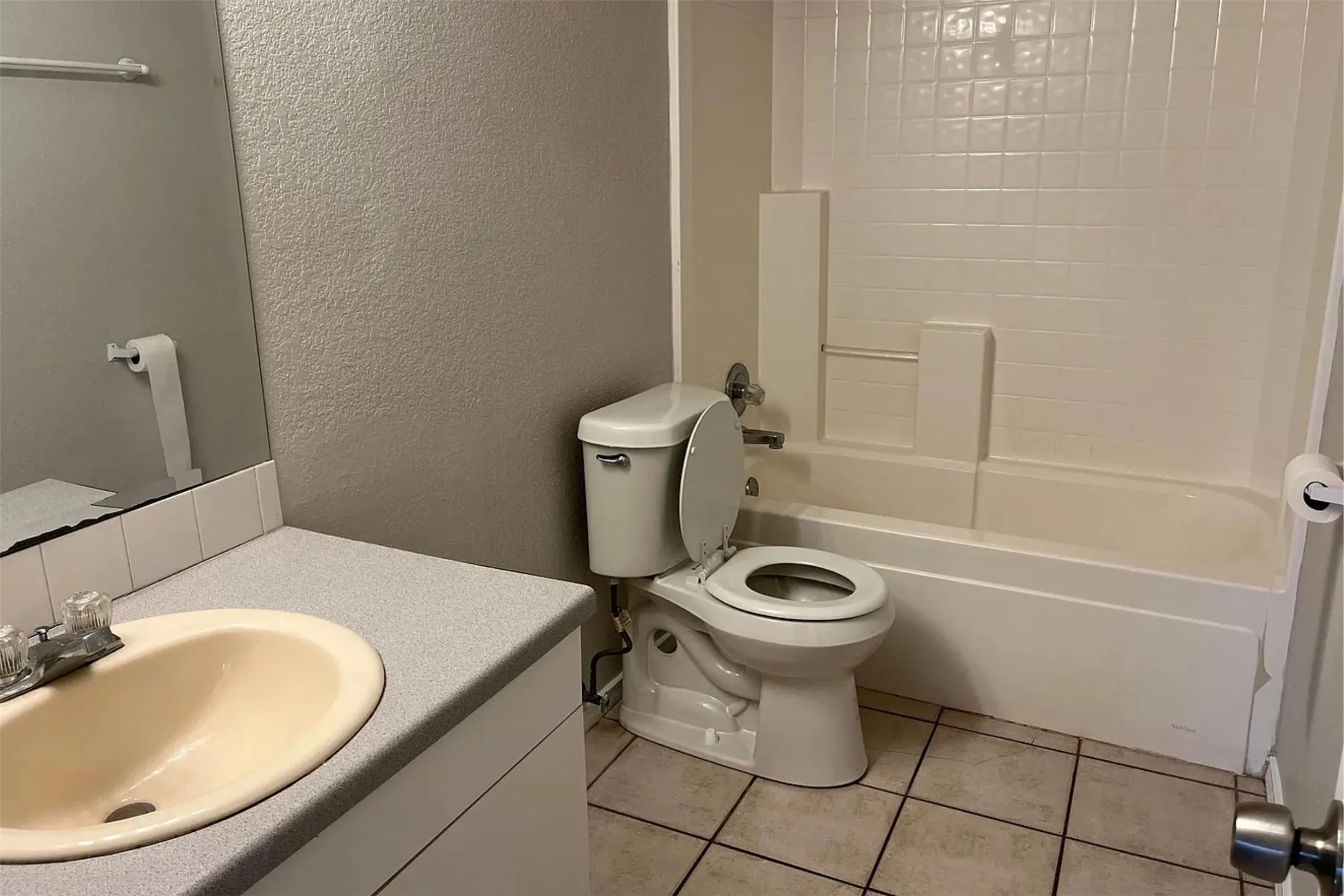 Duplex For Rent in Johnson County , 220 Joshua Boulevard, Joshua, Texas 76058, 3 Bedroom, 2 Bathroom, 2 Garage spaces, 1,108 Sqft, built in 1999, mls#21295265, Real Estate Agent in Joshua, Homes For Rent in Johnson county, Homes For Rent in Joshua, Realtor in Joshua Texas, Real Estate Brokerage Independent Realty Texas, Luminita Cordes Realtor