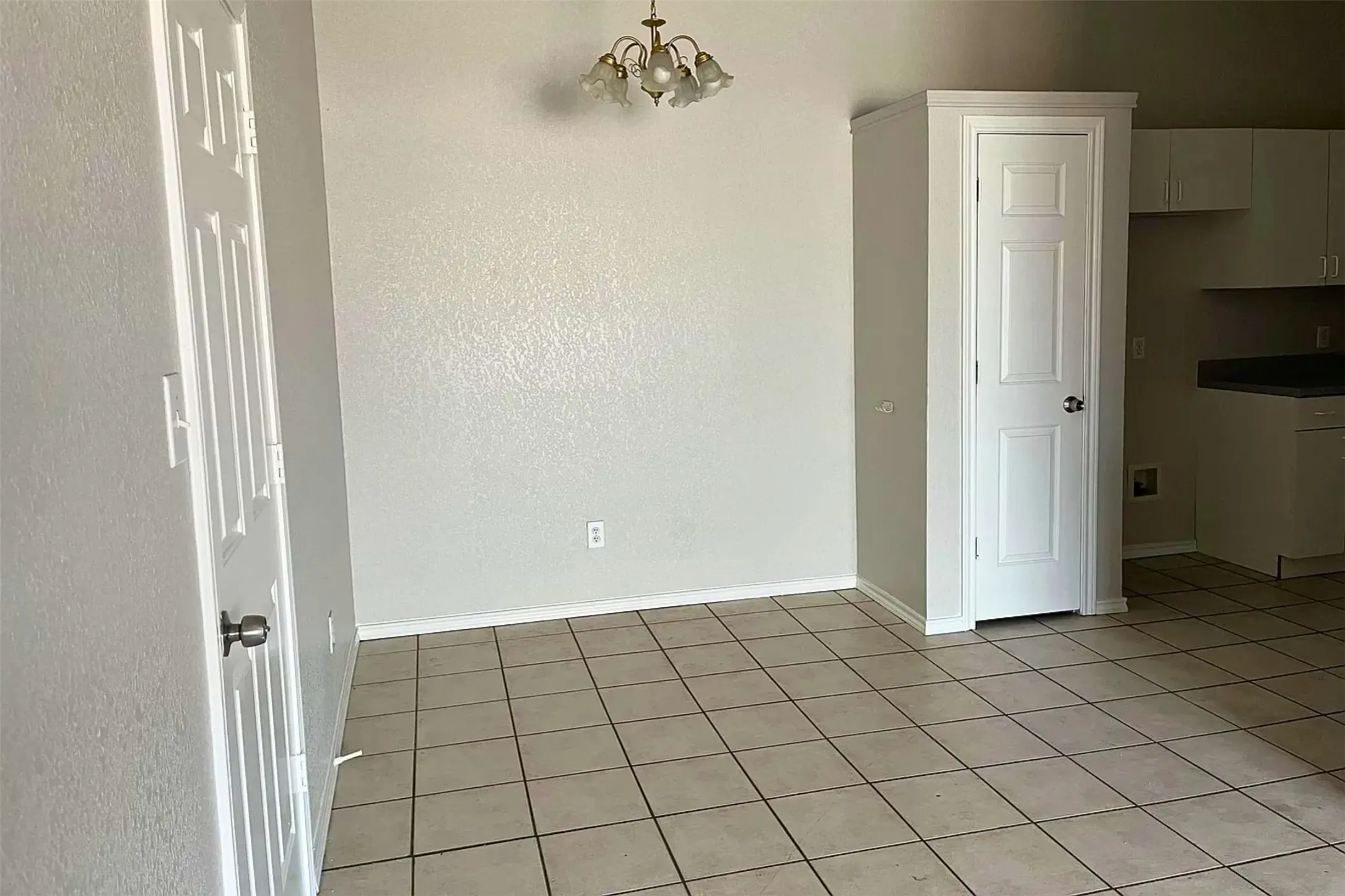 Duplex For Rent in Johnson County , 220 Joshua Boulevard, Joshua, Texas 76058, 3 Bedroom, 2 Bathroom, 2 Garage spaces, 1,108 Sqft, built in 1999, mls#21295265, Real Estate Agent in Joshua, Homes For Rent in Johnson county, Homes For Rent in Joshua, Realtor in Joshua Texas, Real Estate Brokerage Independent Realty Texas, Luminita Cordes Realtor