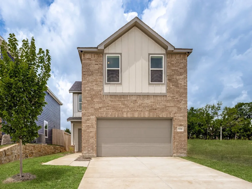 Single Family Residence For Sale in Grayson County , 936 S Holly Avenue, Sherman, Texas 75092, 3 Bedroom, 2 Bathroom, 2 Garage spaces, 1,572 Sqft, built in 2025, mls#21295157, Real Estate Agent in Sherman, Homes For Sale in Grayson county, Homes For Sale in Sherman, Realtor in Sherman Texas, Real Estate Brokerage Independent Realty Texas, Luminita Cordes Realtor