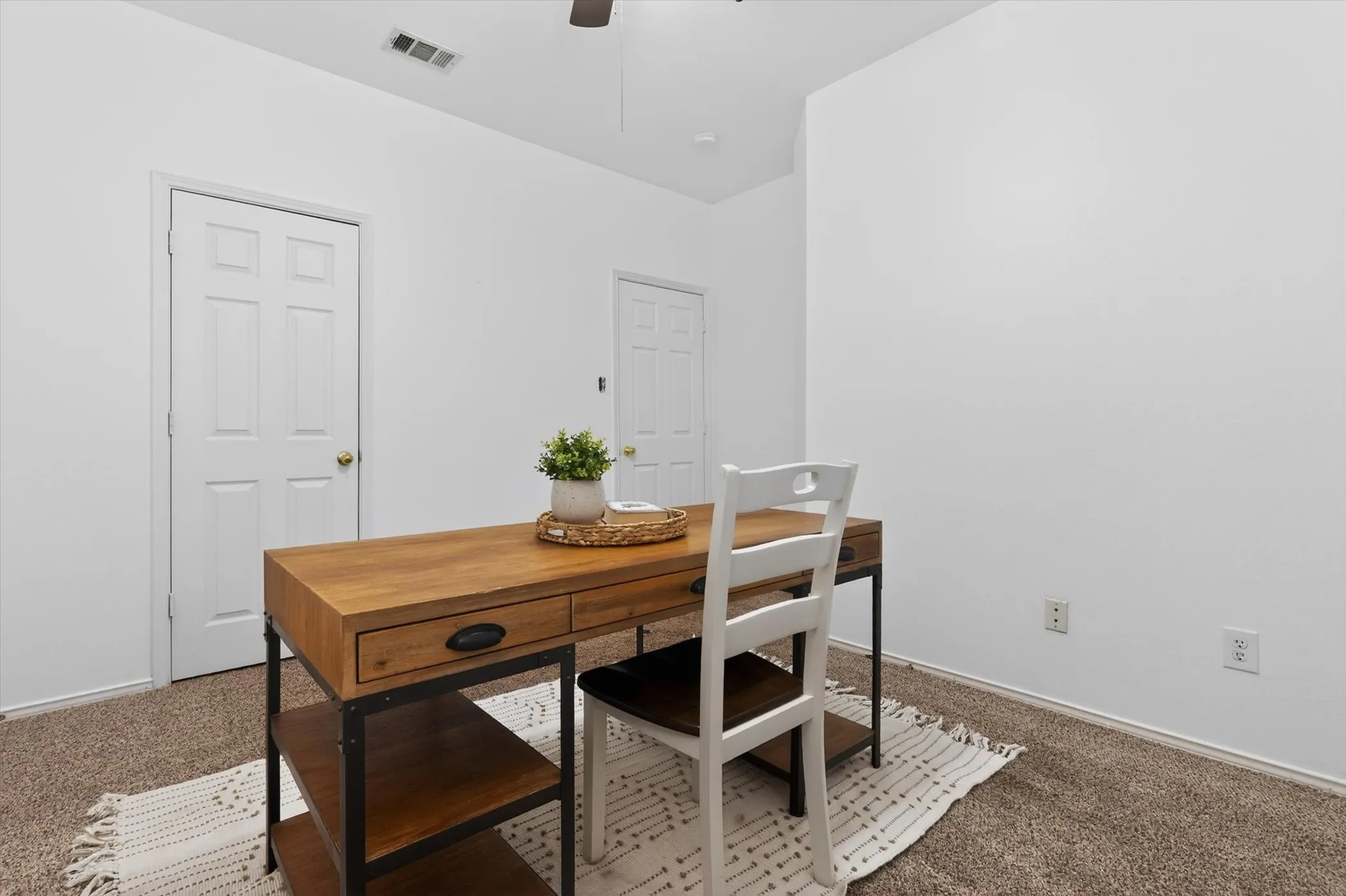 Single Family Residence For Sale in Denton County , 3841 Centenary Drive, Denton, Texas 76210, 4 Bedroom, 3 Bathroom, 2 Garage spaces, 2,480 Sqft, built in 1999, mls#21284162, Real Estate Agent in Denton, Homes For Sale in Denton county, Homes For Sale in Denton, Realtor in Denton Texas, Real Estate Brokerage Independent Realty Texas, Luminita Cordes Realtor